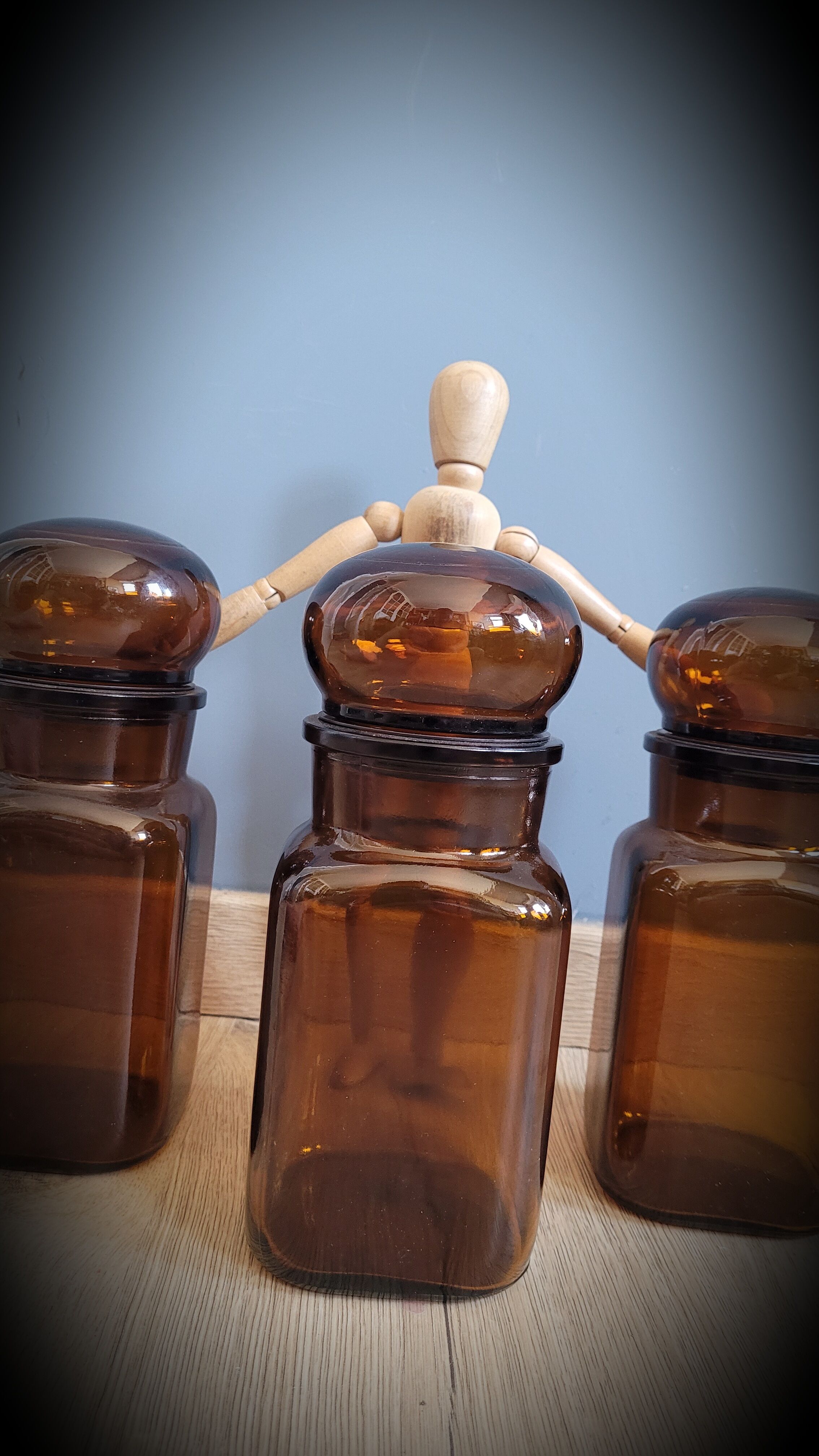 Trio bottles brown round cap