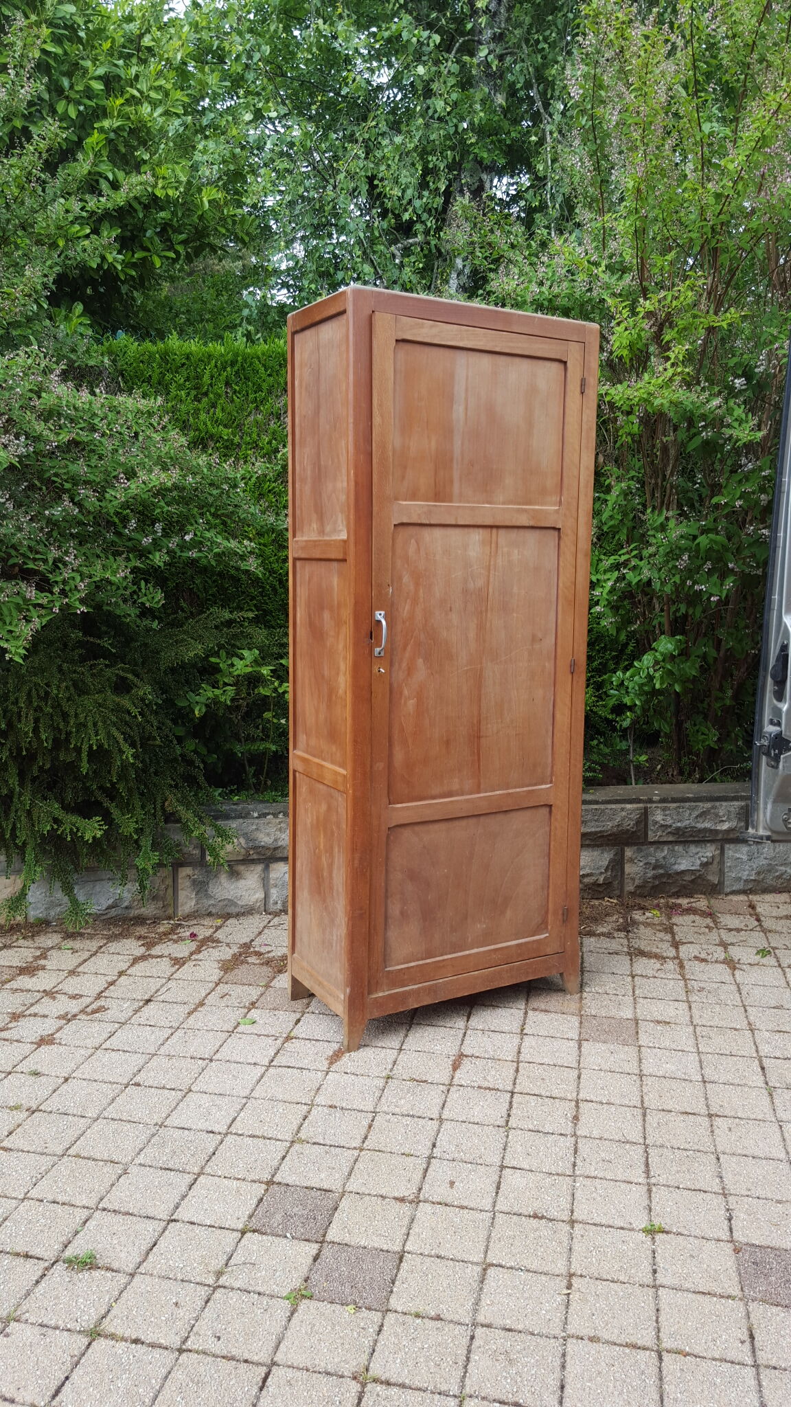 Parisian bonnetière cabinet