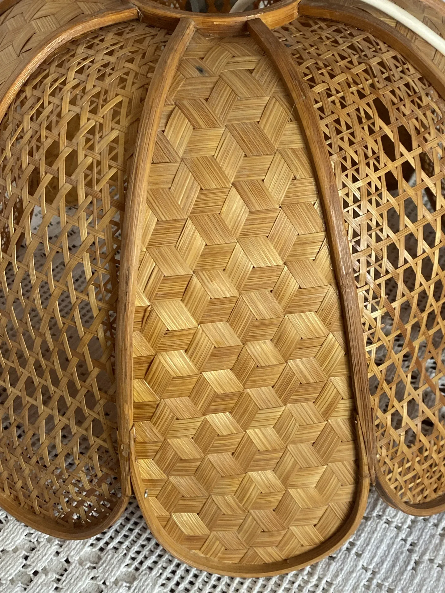 Suspension made of rattan and wicker