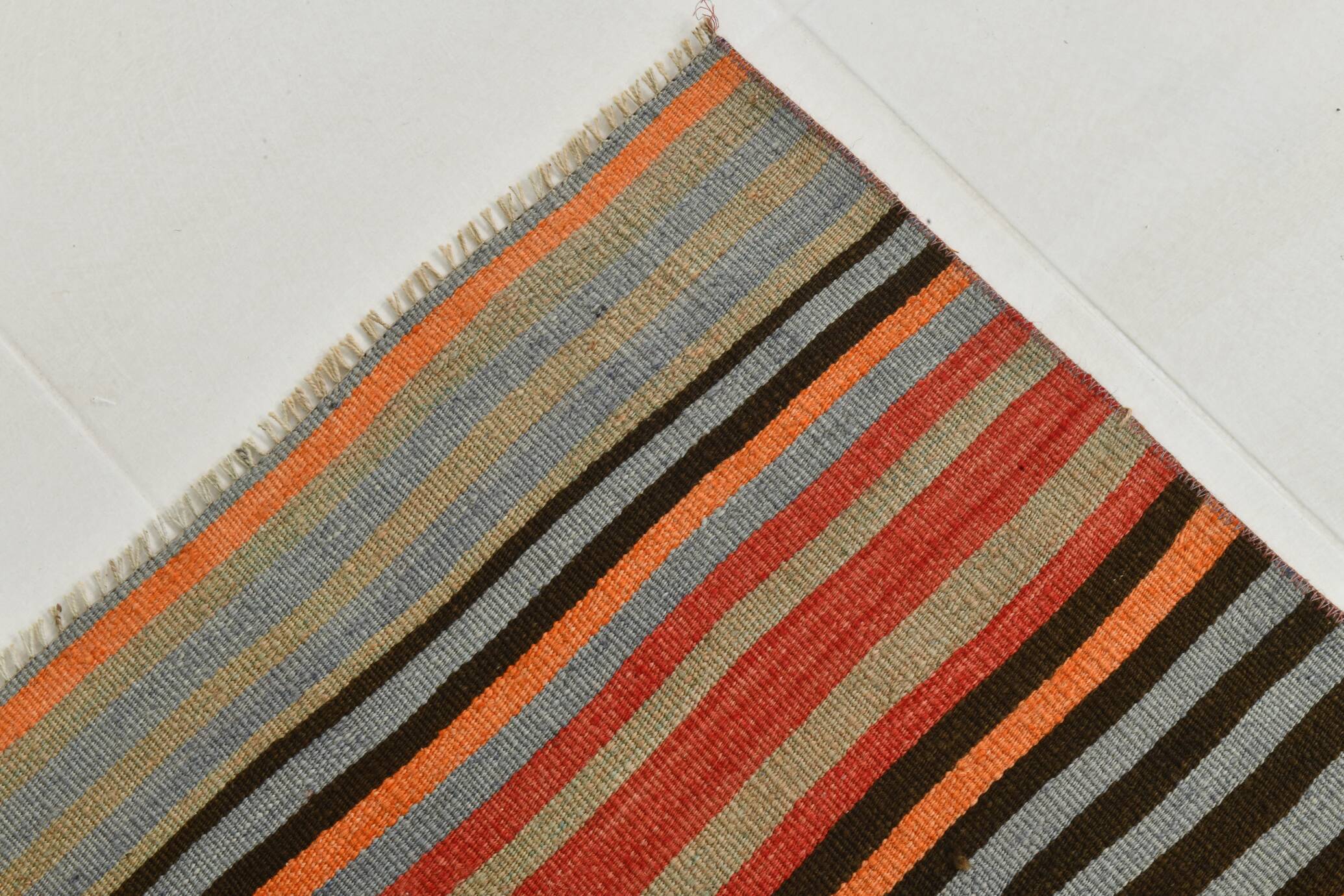 Runner Vintage Rayé – Tapis Kilim Graphique Tissé Main, 77x360 Cm