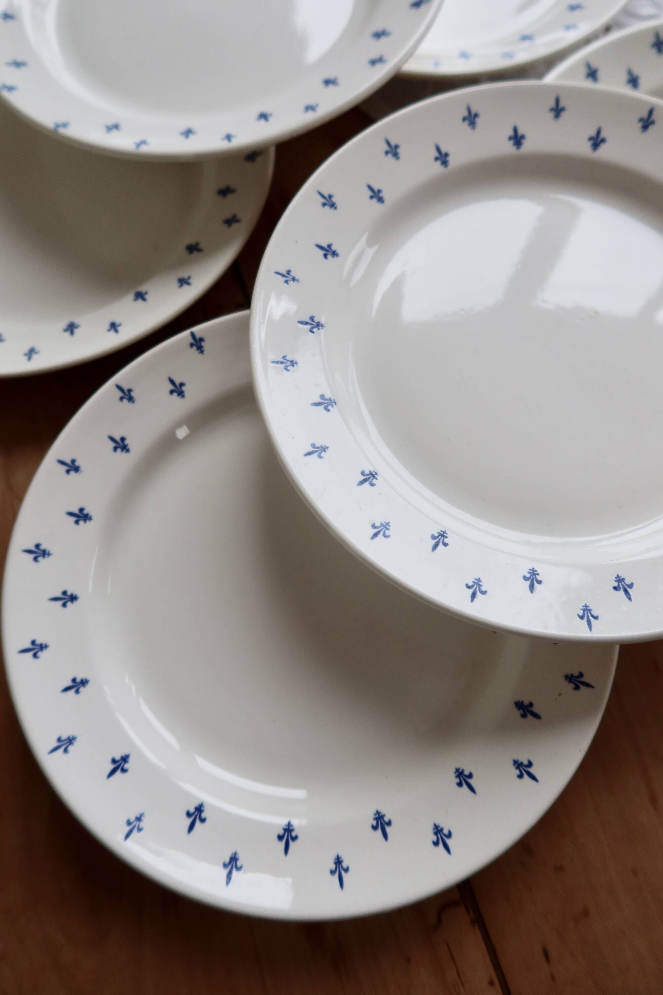 6 vintage dessert plates in white earthenware – blue fleur-de-lis decoration