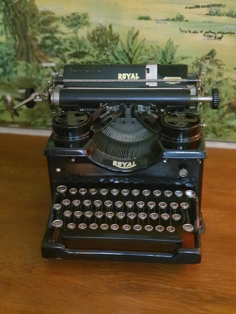 ROYAL typewriter