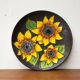 Assiette murale de poterie d'atelier allemande du milieu du siècle avec motif tournesol de Ruscha, années 1960