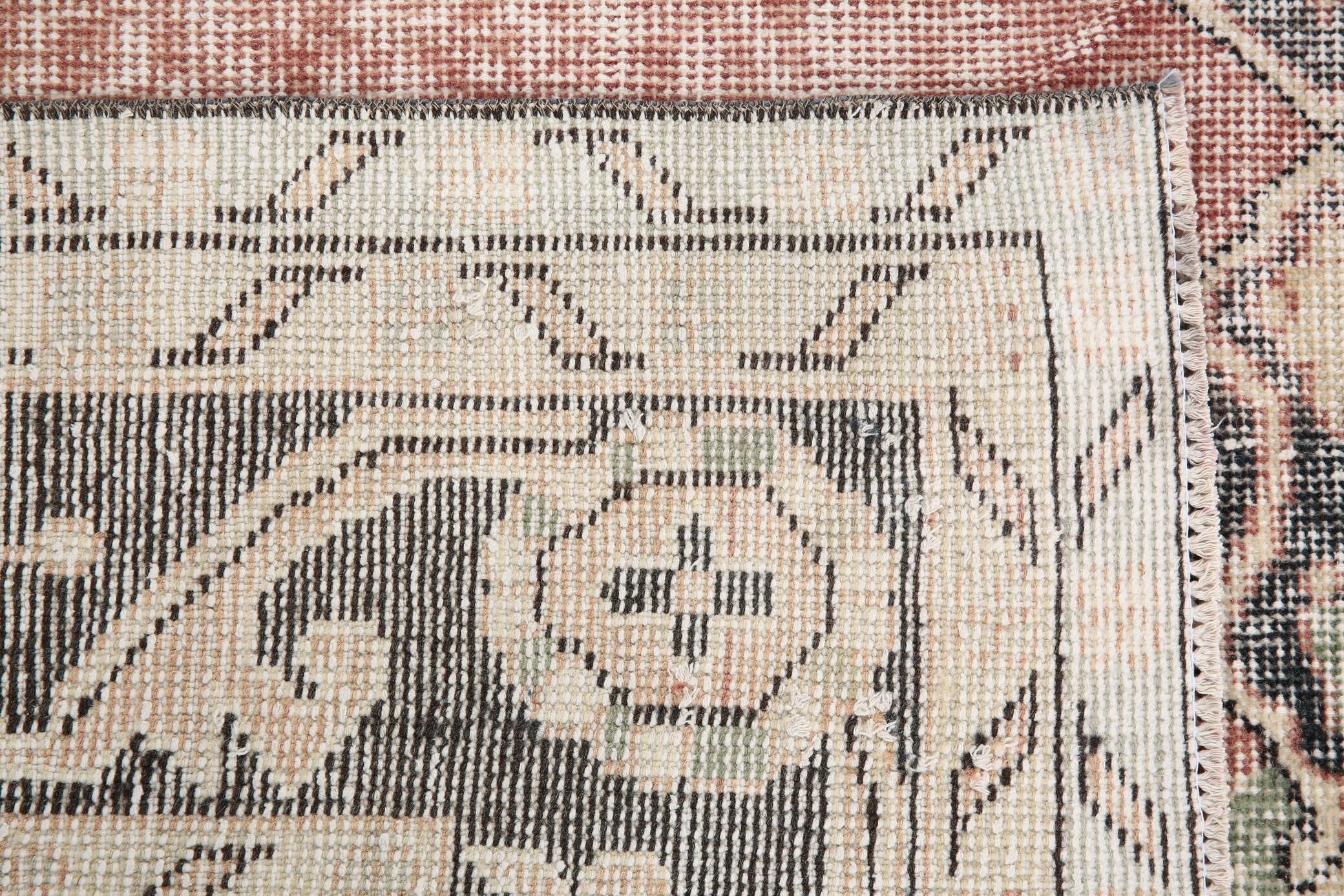 Pale Red & Cream Classic Vintage Rug, 202x325Cm