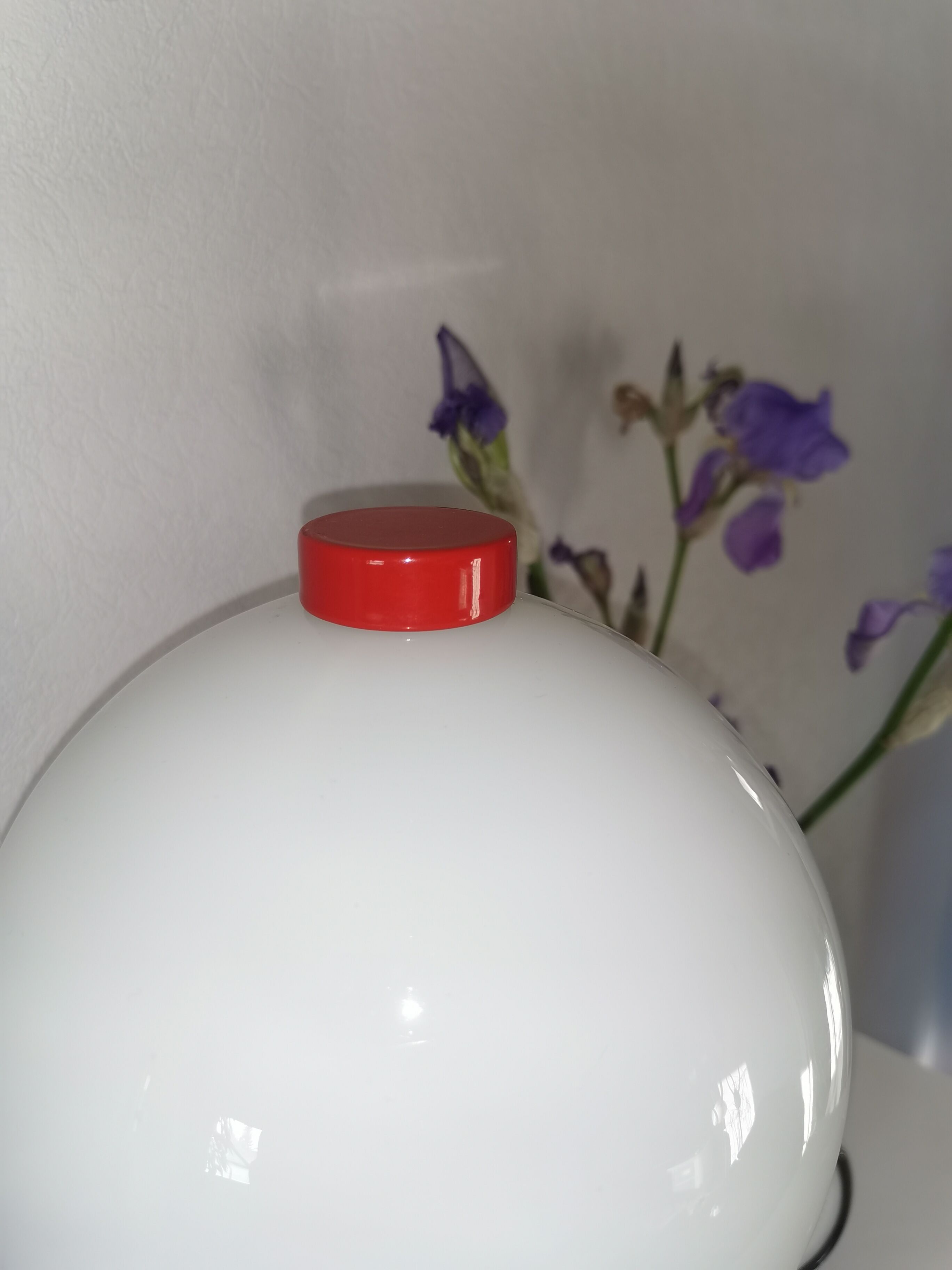 Mushroom lamp in lacquered steel and opaline, bubble gum, space age, 1970