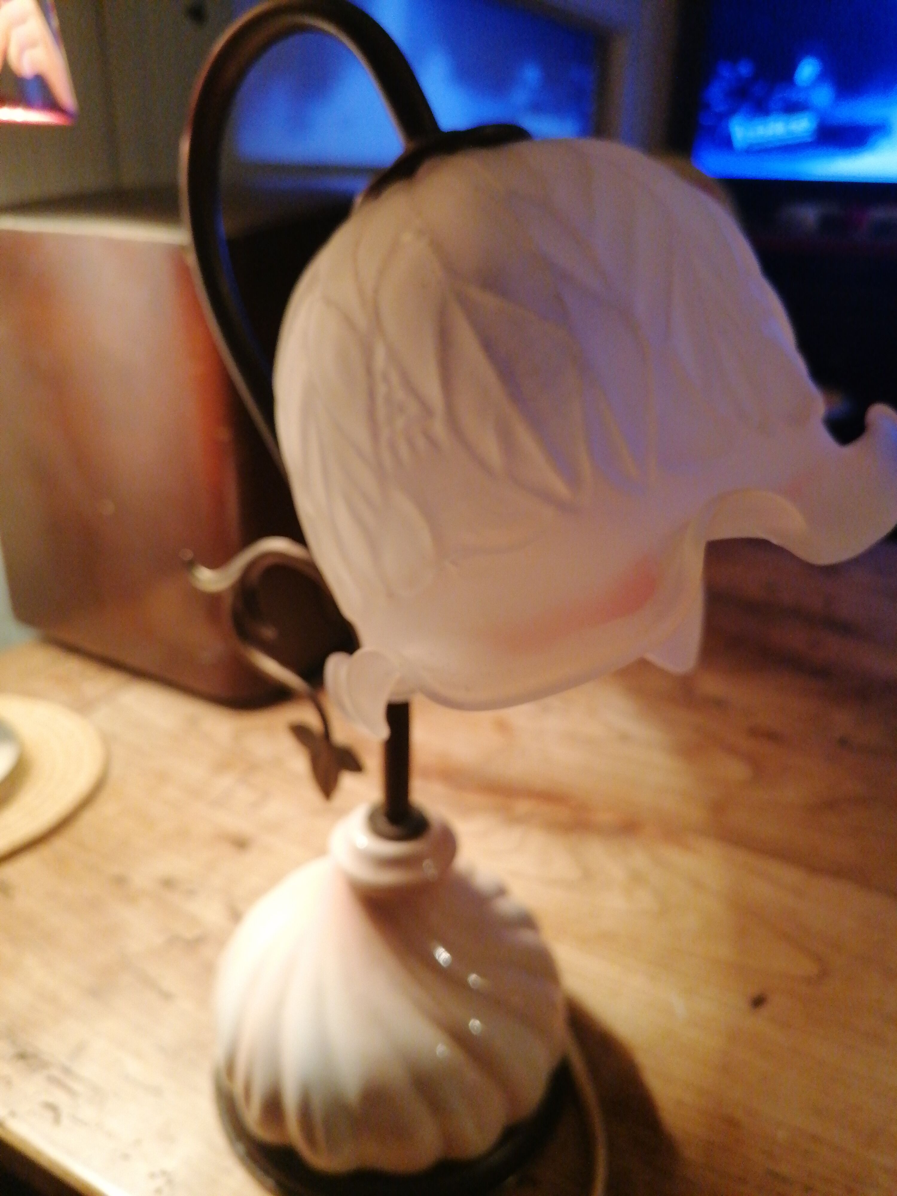 Retro lamp in brass and pink ceramic