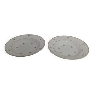 Set of 2 white deep plates with a gold pattern.