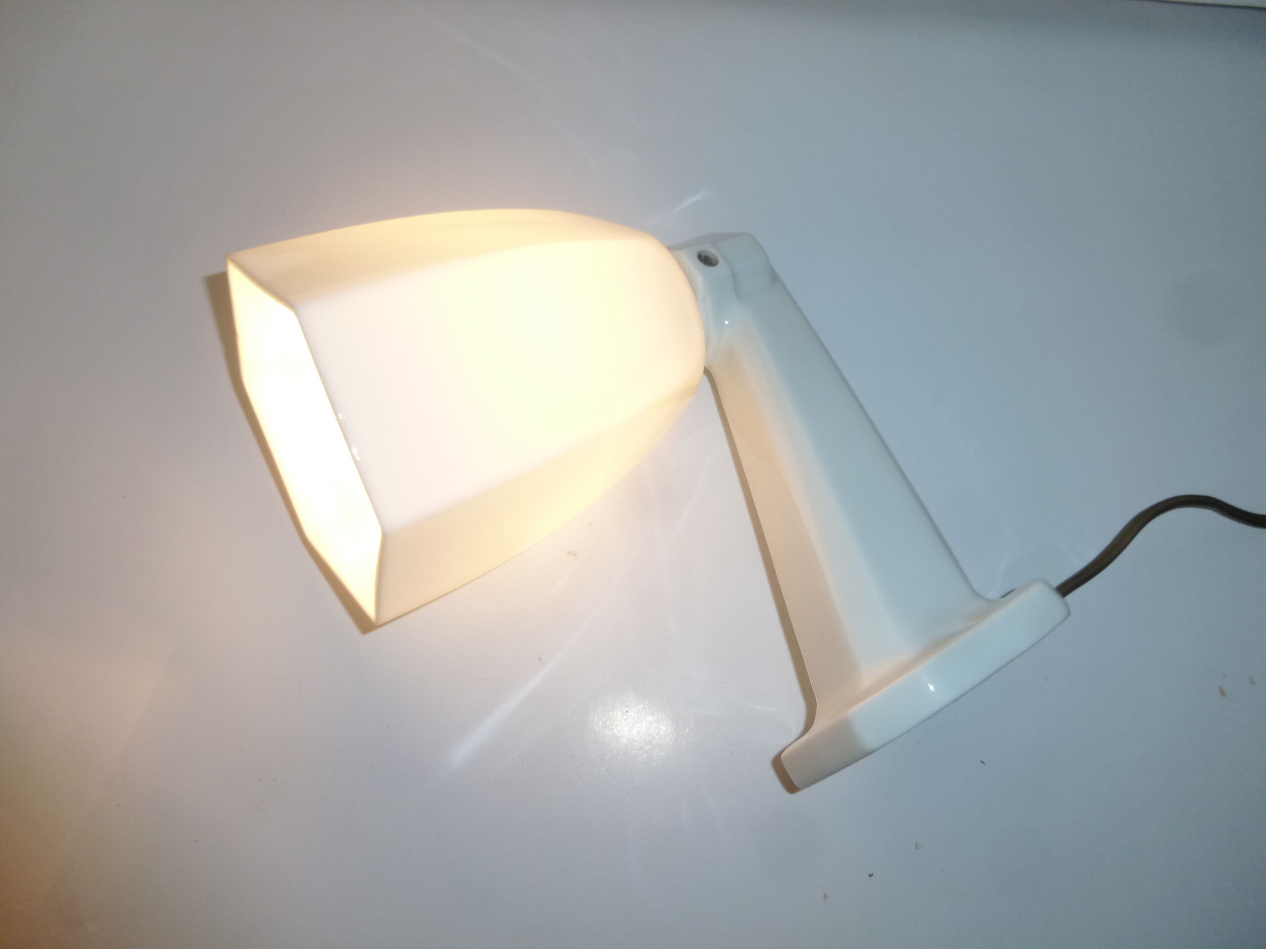 Old wall lamp for porcelain and opaline bathroom