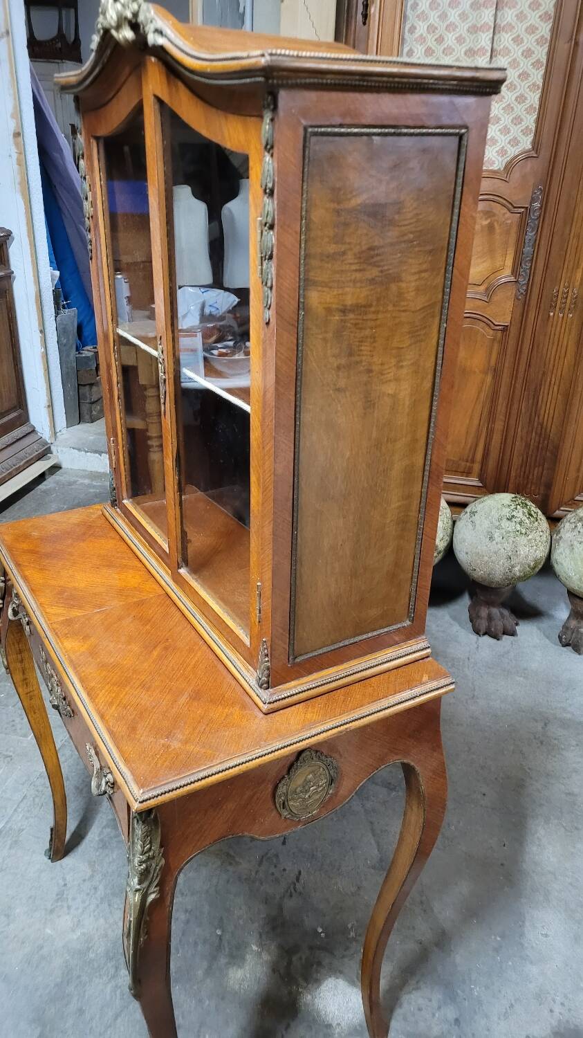 Louis XV bonheur du jour in rosewood marquetry decorated with bronze.