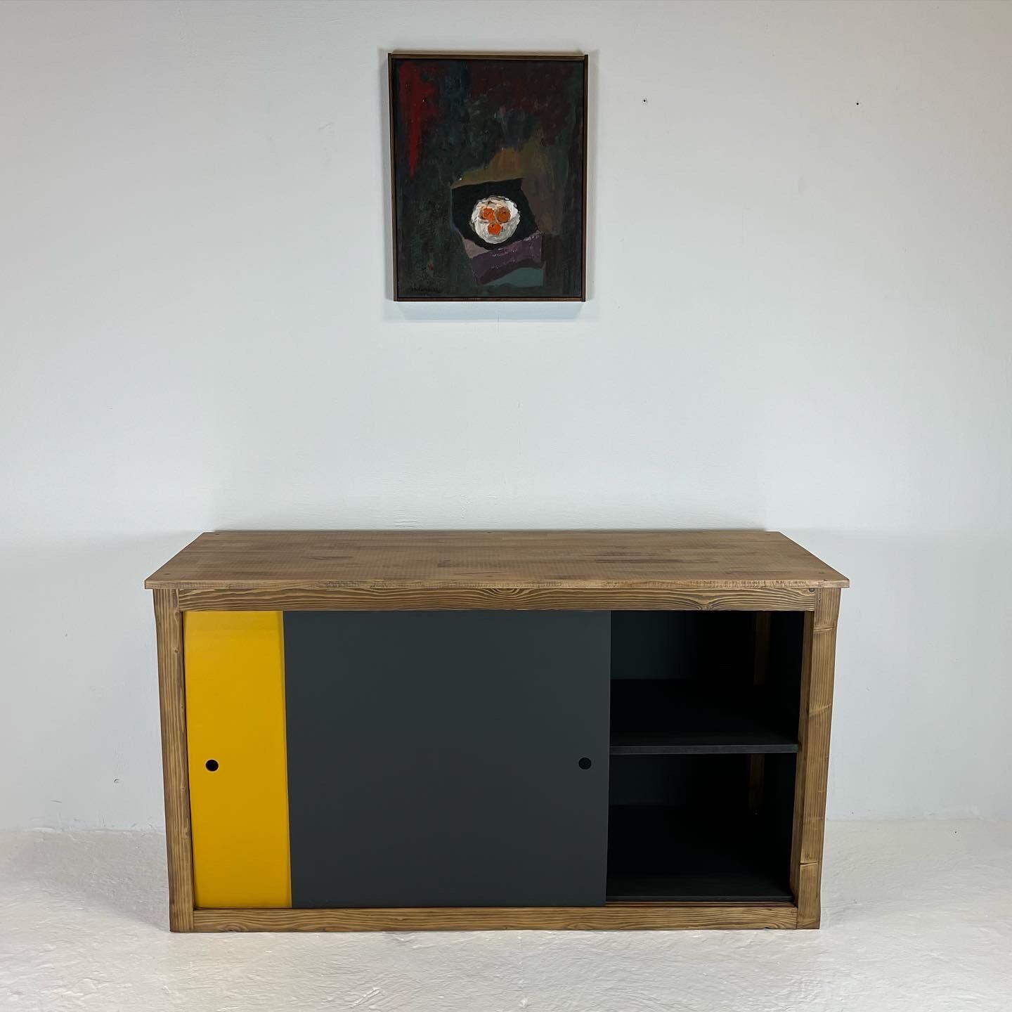 Yellow and black row with 2 sliding doors