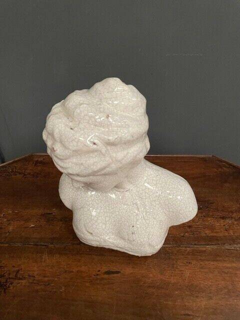 Sculpture en terre cuite émaillage blanc craquelé sujet féminin XXe
