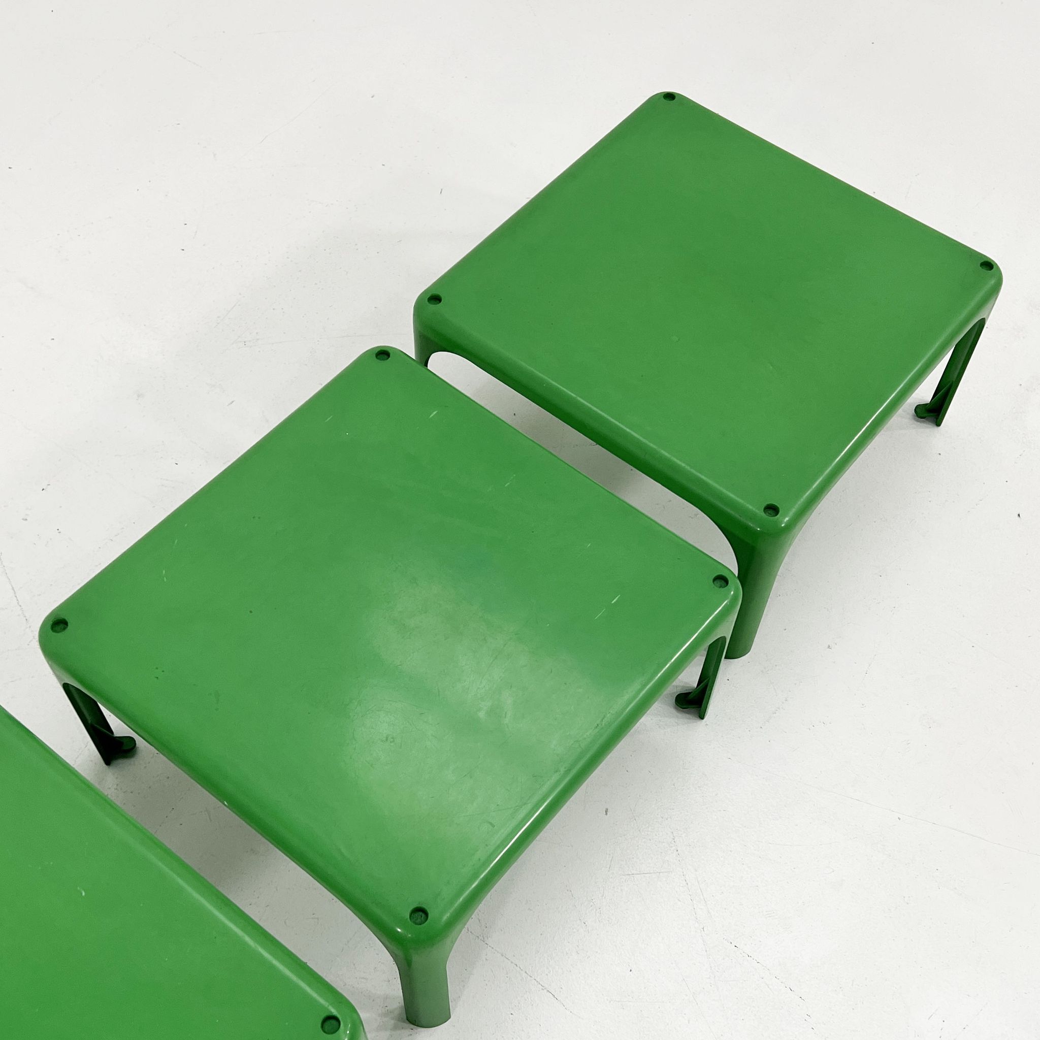 Set of 4 green stackable tables demetrio 45 by vico magistretti for artemide, 1960