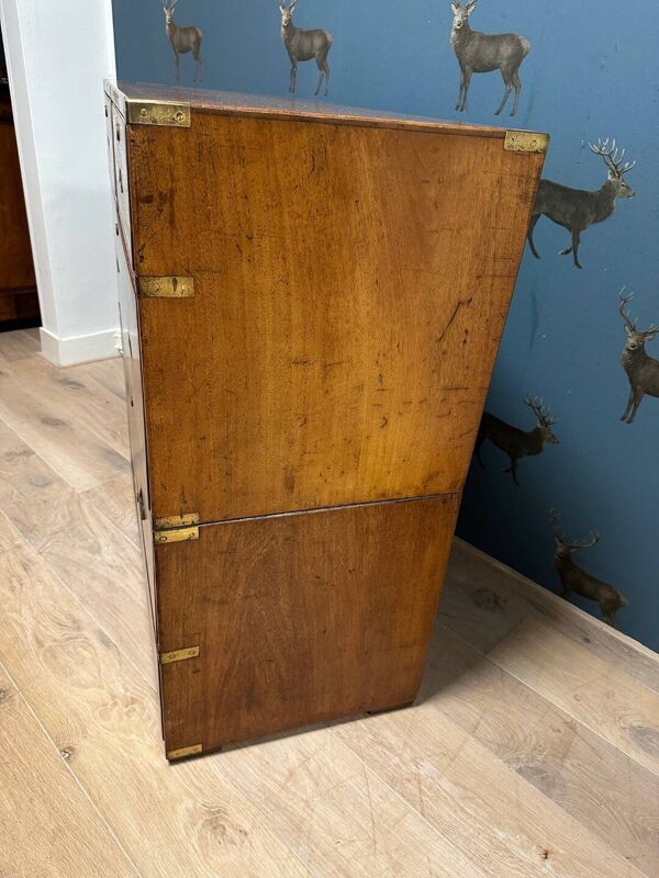 Coffre de campagne militaire antique