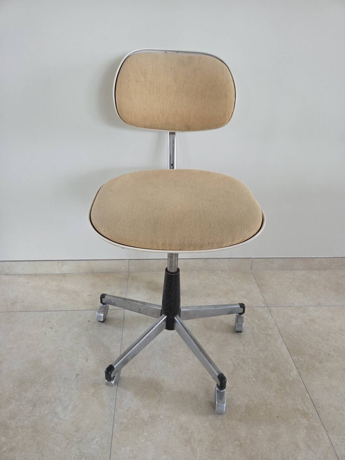 Stollgiroflex office chair in the space age design style.