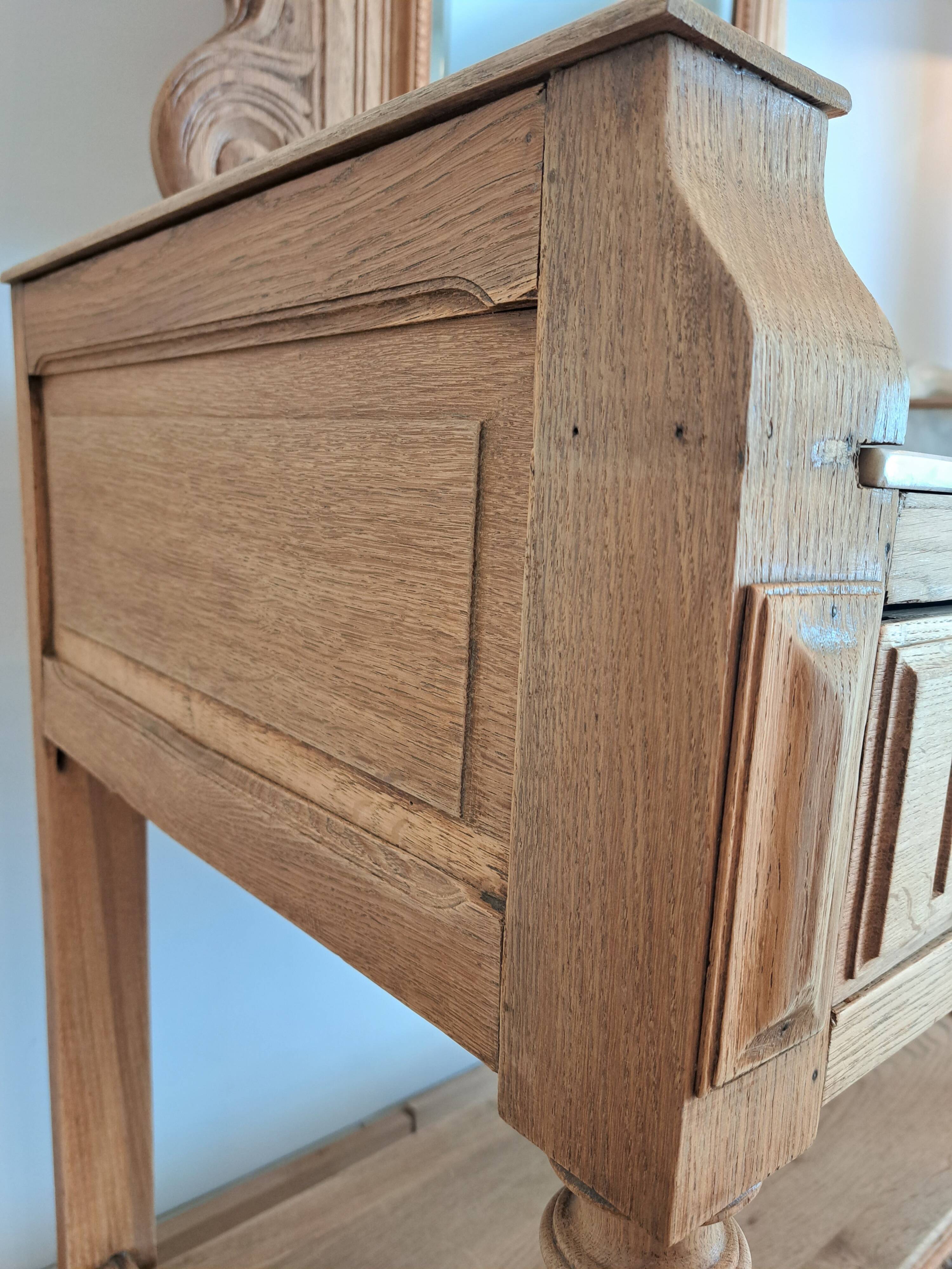 Bathroom cabinet with marble top in Henri II style