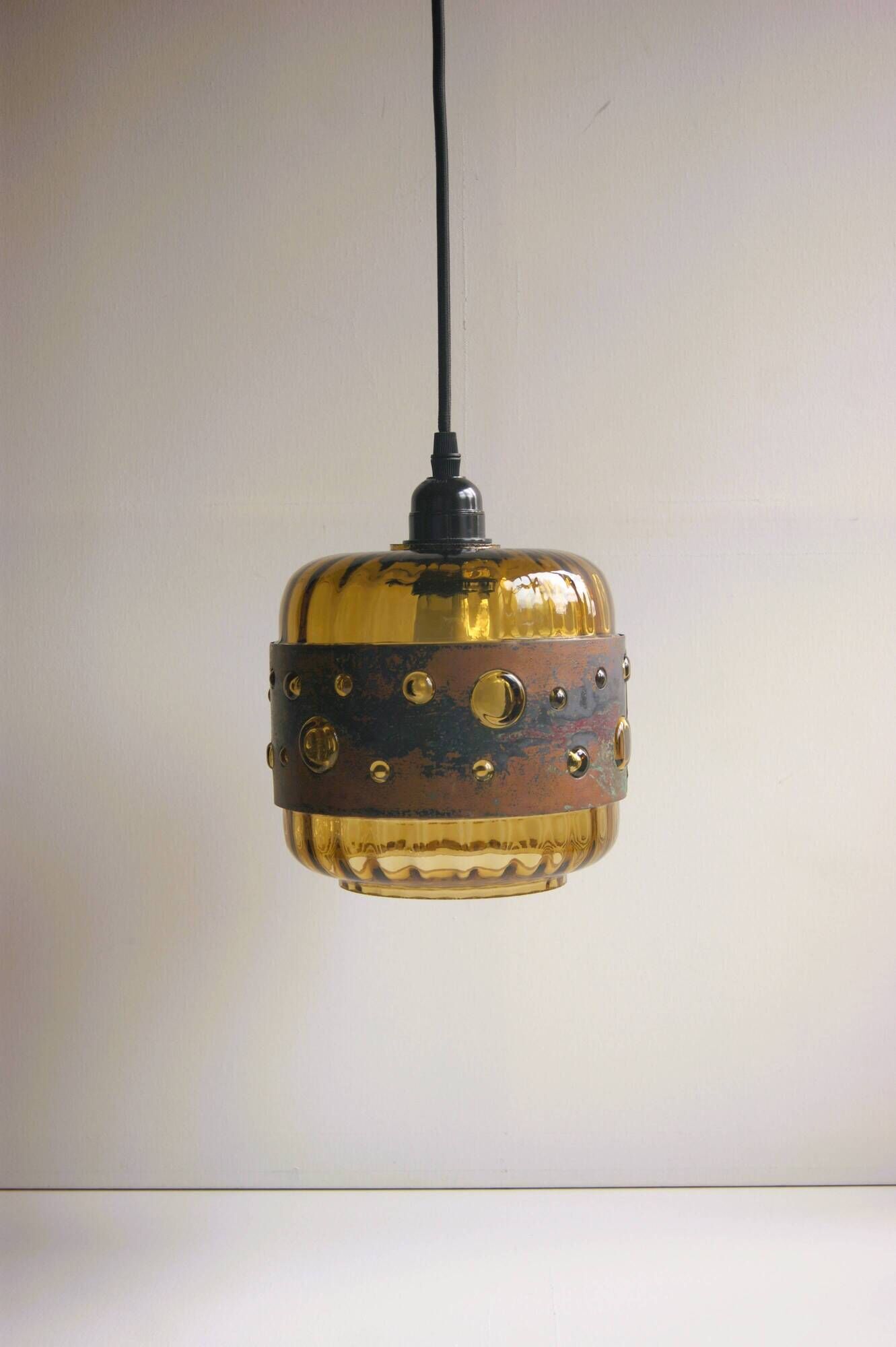 Mid-century brutalist ceiling lamp in green colored glass and copper. Design by Nanny Still - 1960s.