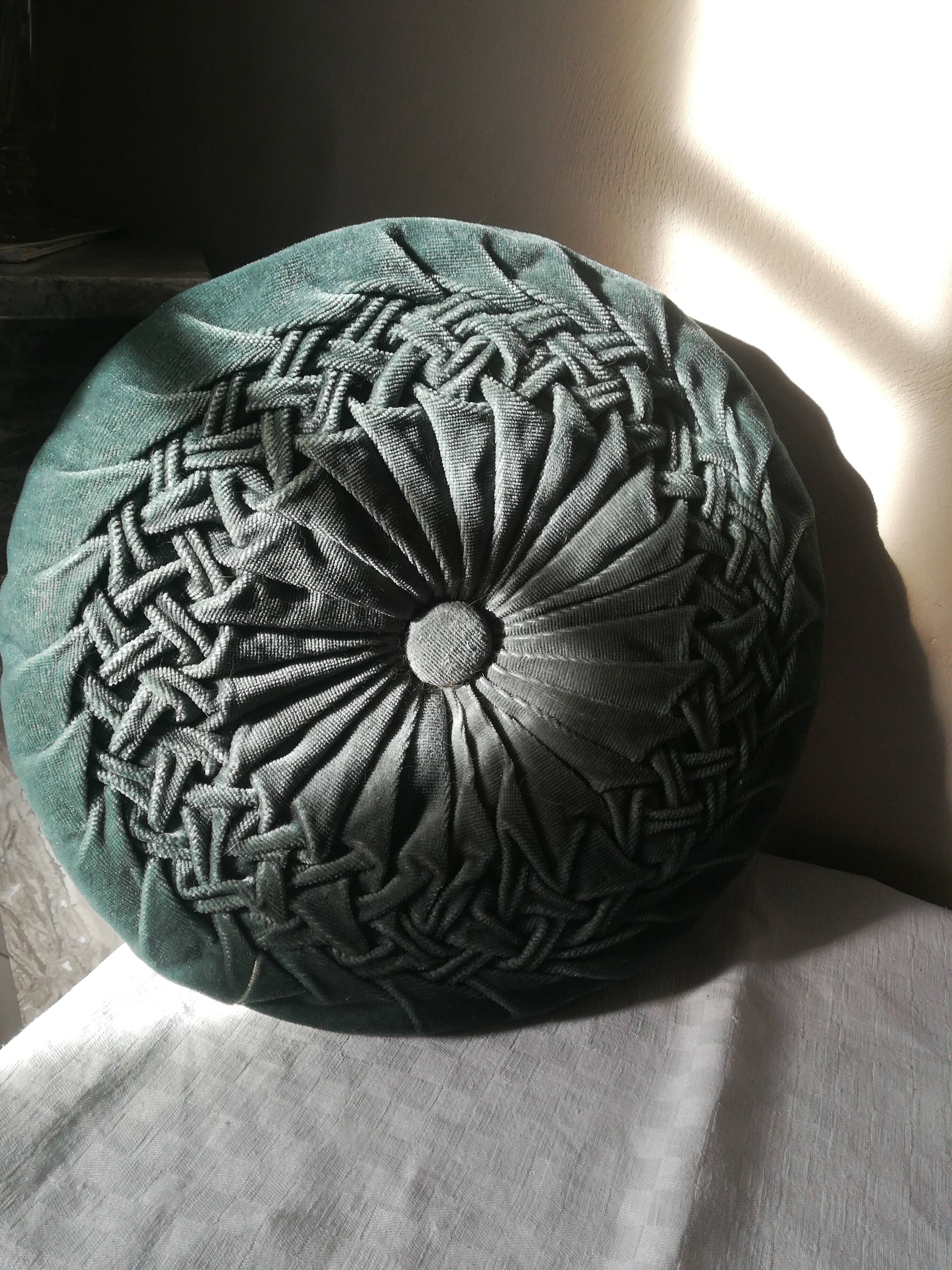 Round cushion in pleated Velvet 43cm