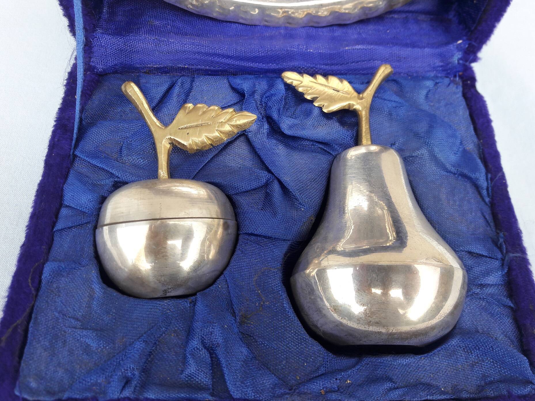 Apple pear pepper salt shaker