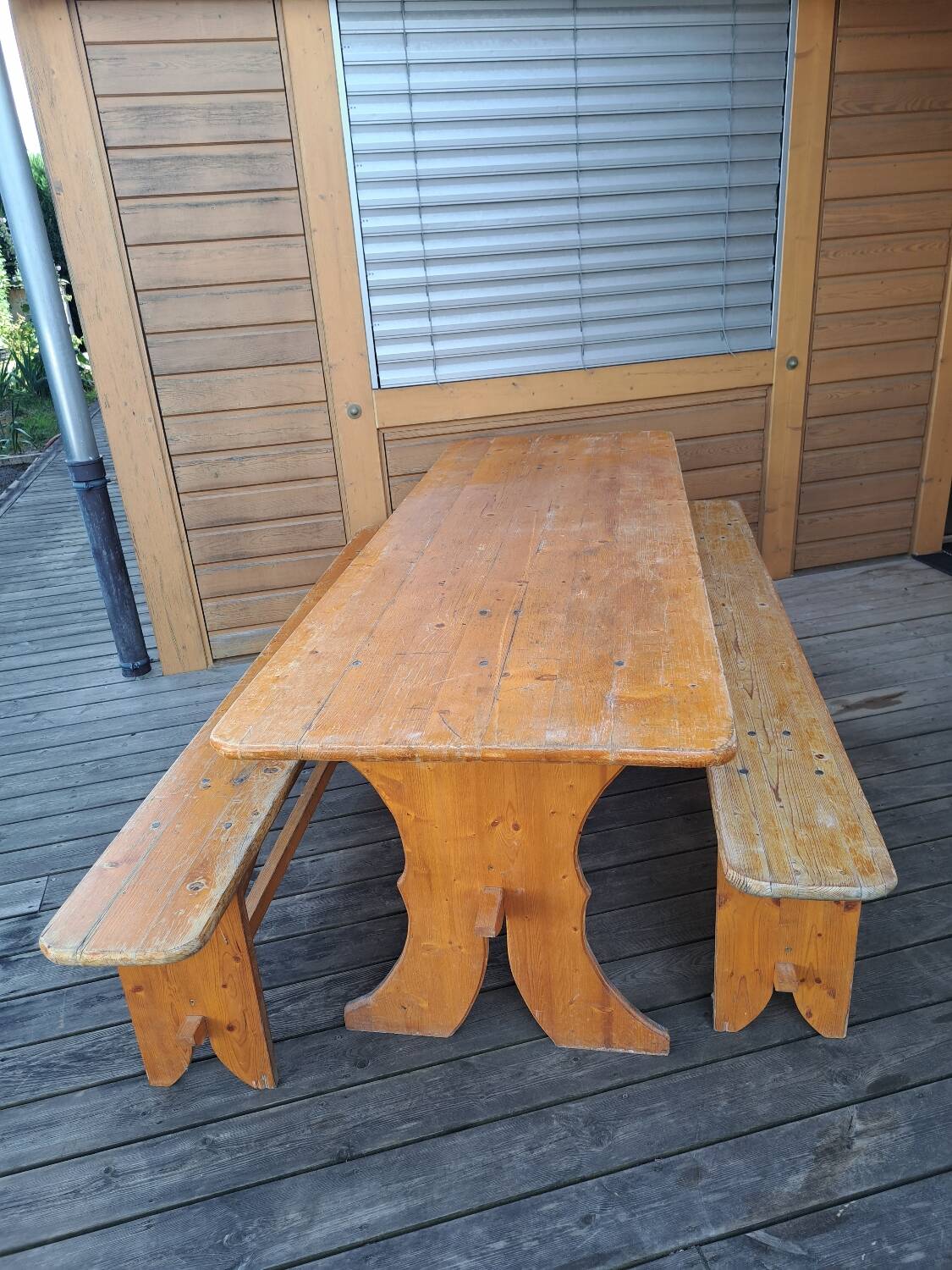 Table and inn benches