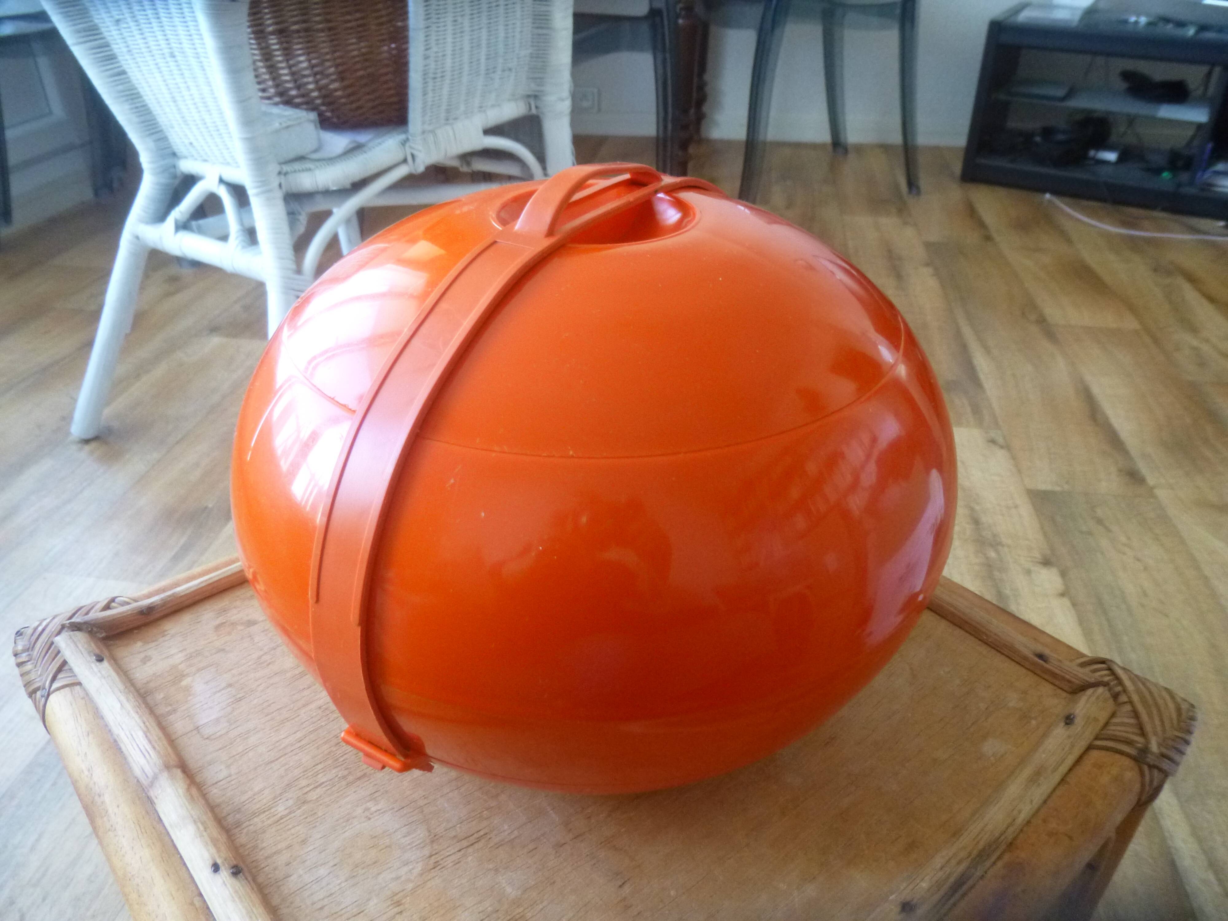 Ball picnic set from the 70s