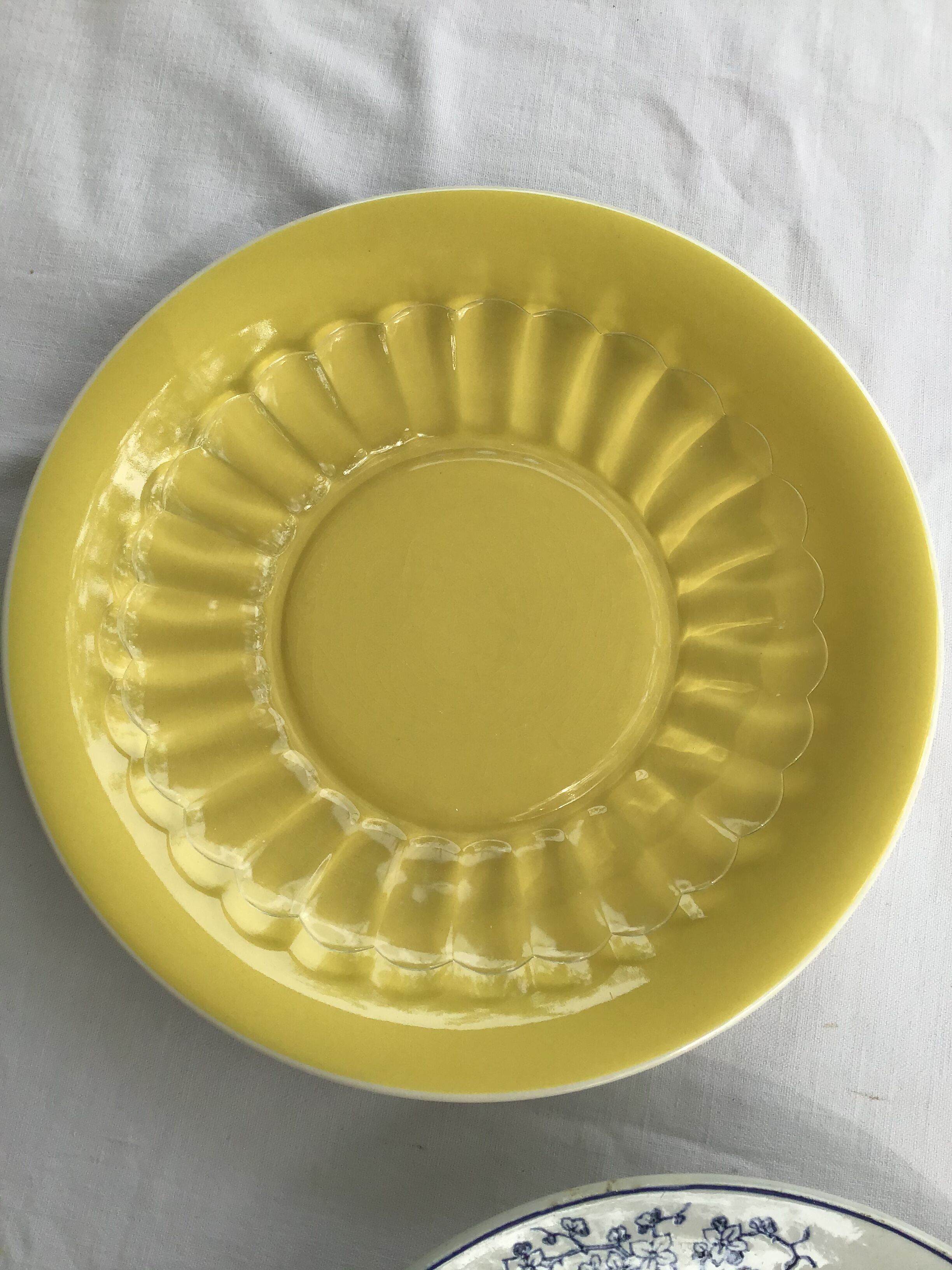 8 Marguerite Duralex glass dessert plates