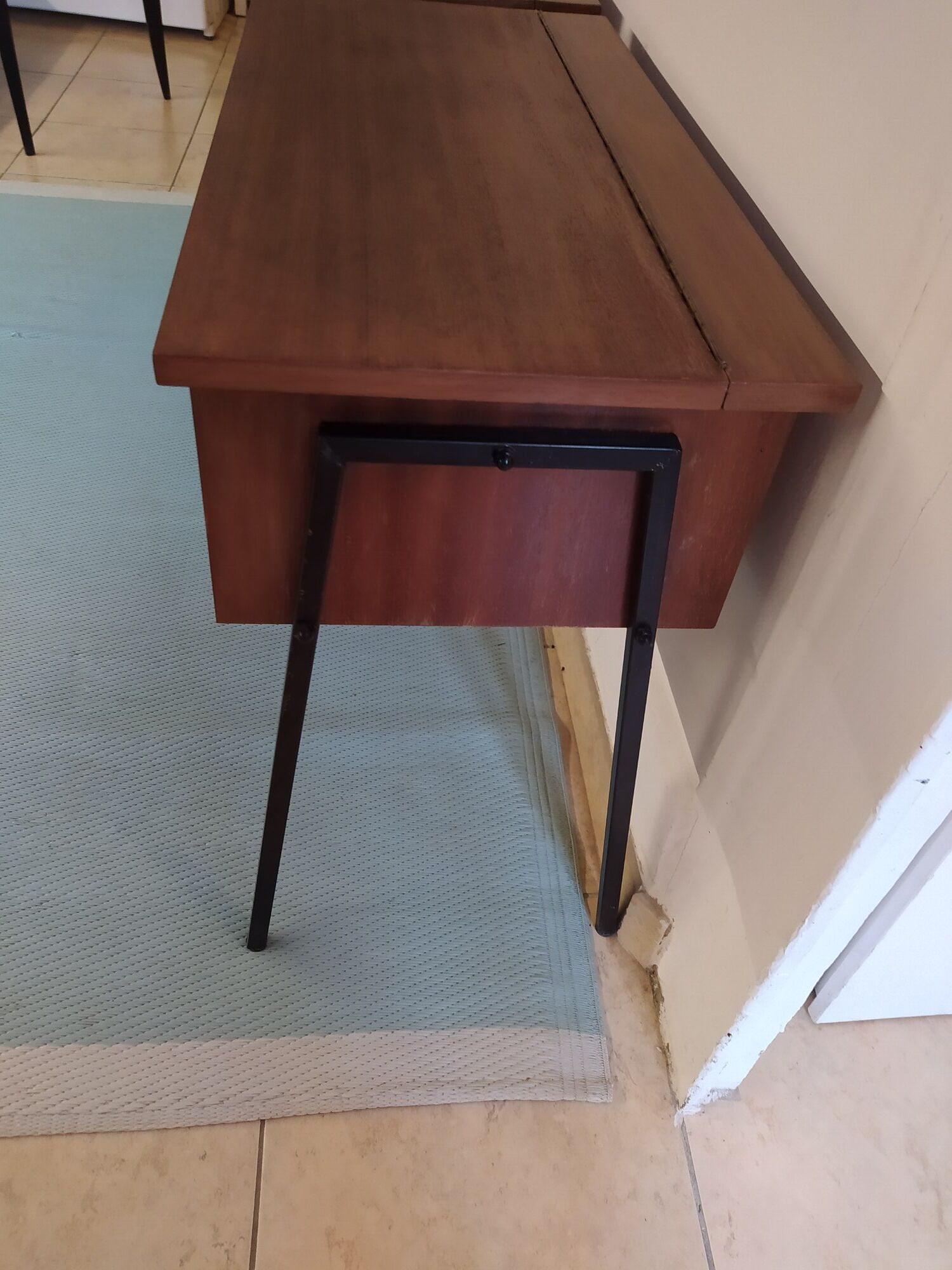 Pair of 2 bedside tables