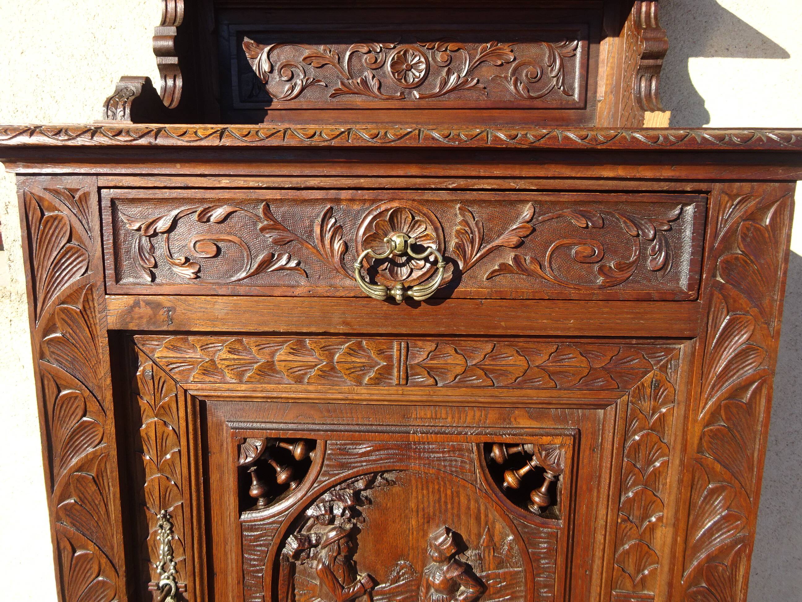 Former Bedel & Cie dresser