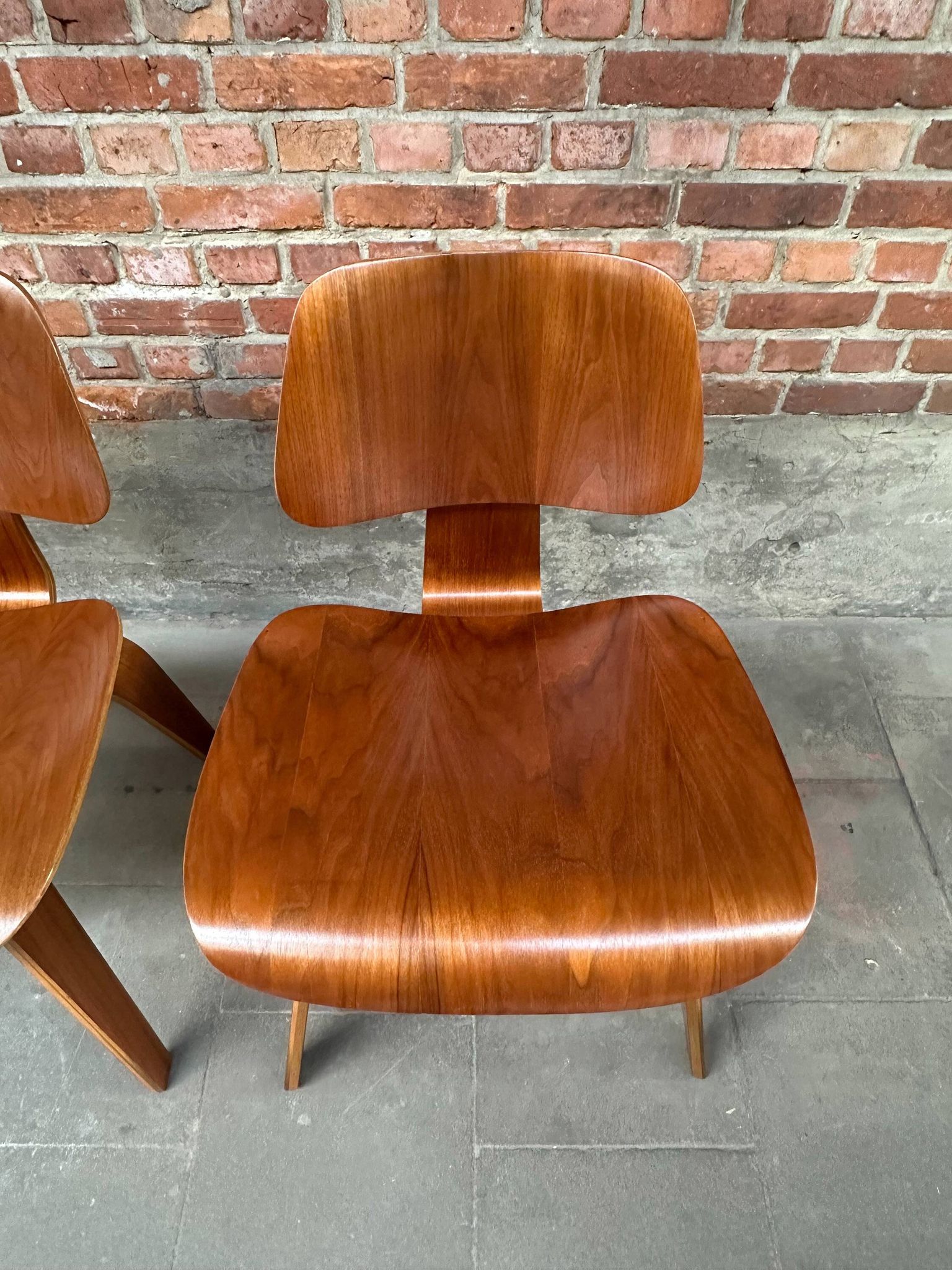 Set of 4 DCW chairs in walnut, Charles & Ray Eames, Herman Miller, 1950s