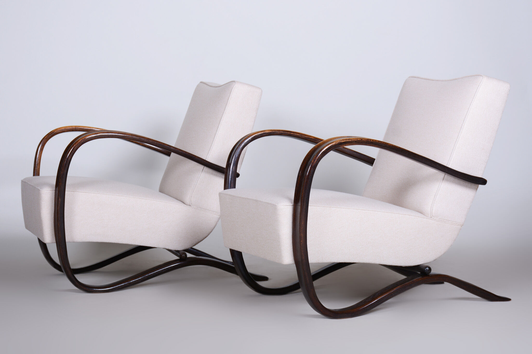 Paire de fauteuils Halabala blancs fabriqués en Tchéquie des années 1930 par Up Zavody