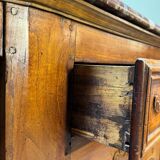 Buffet à pans coupés en merisier d’époque Louis XV, XVIIIème siècle