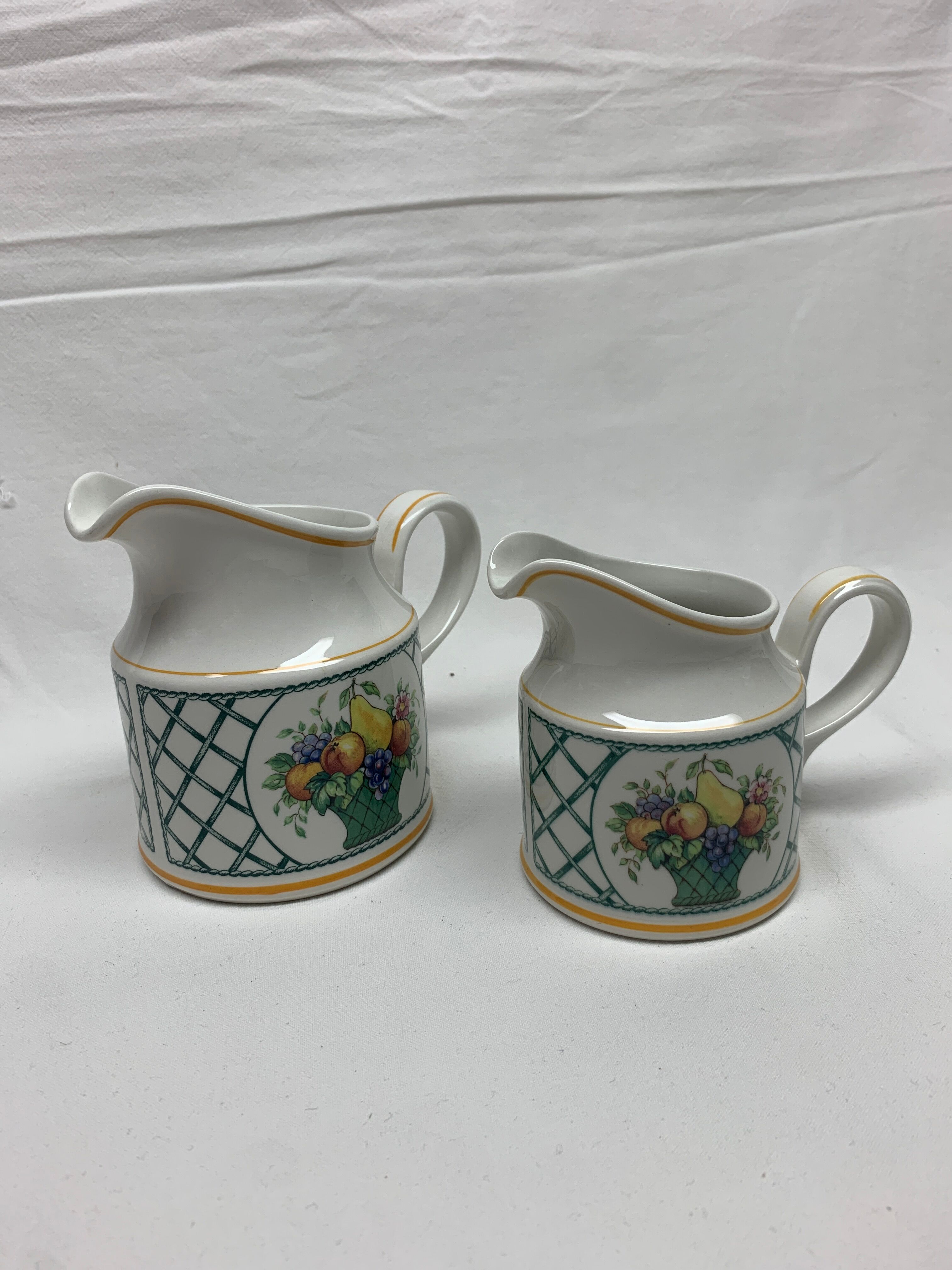 Lot 2 milk jars villeroy & boch basket