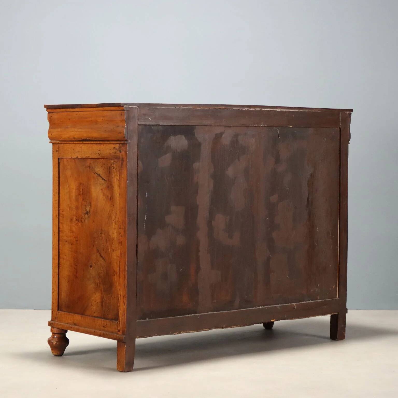 Carlo X commode in walnut - Italy 19th century
