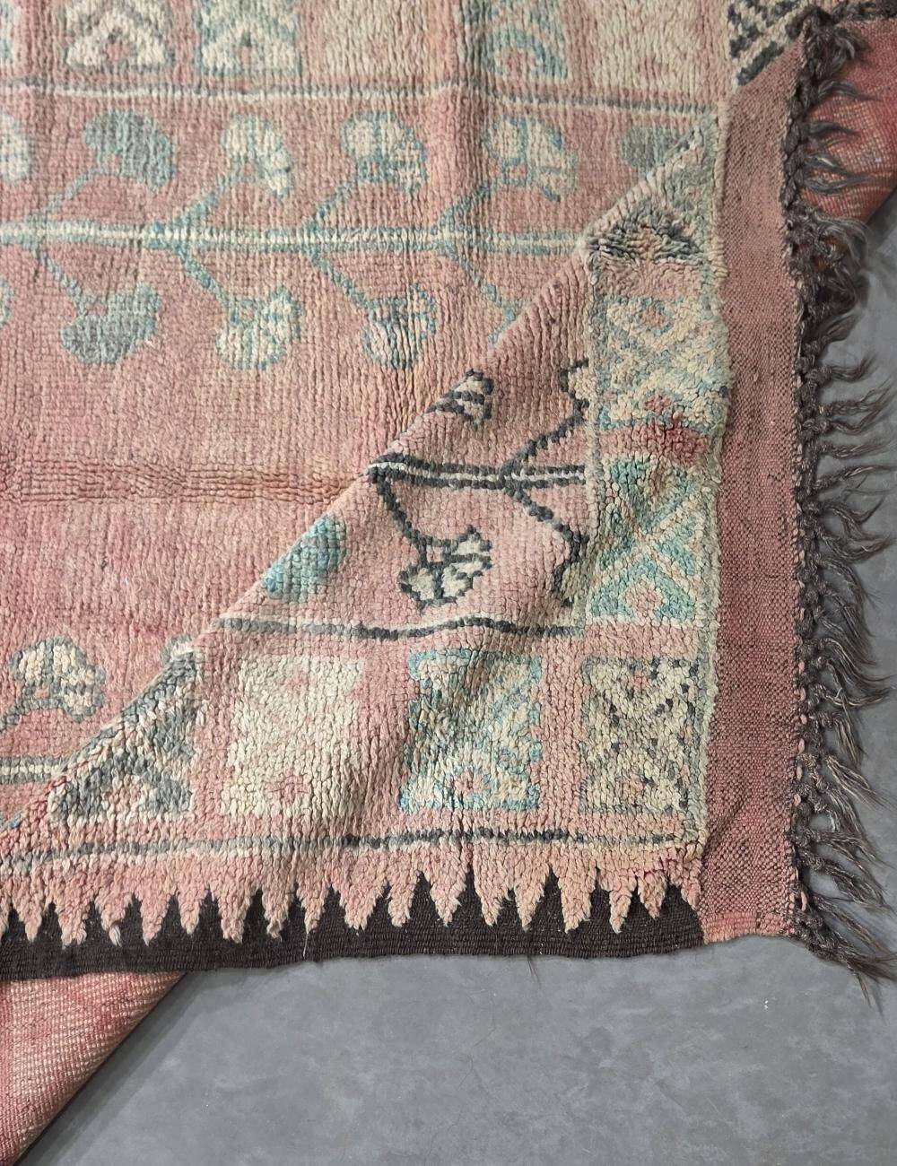 Vintage pink rug - 370 x 170 cm