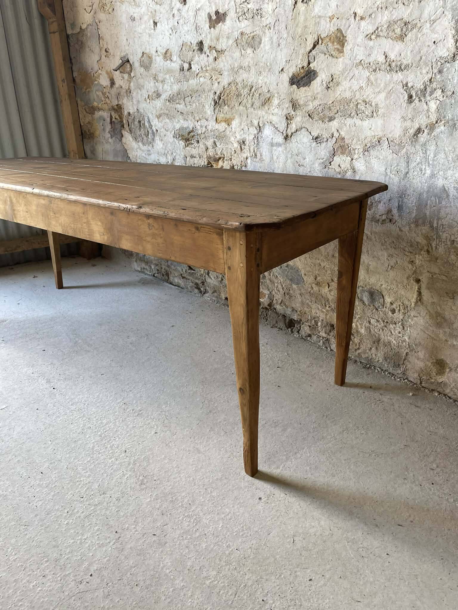 Antique wooden table with tapered legs – 200 cm