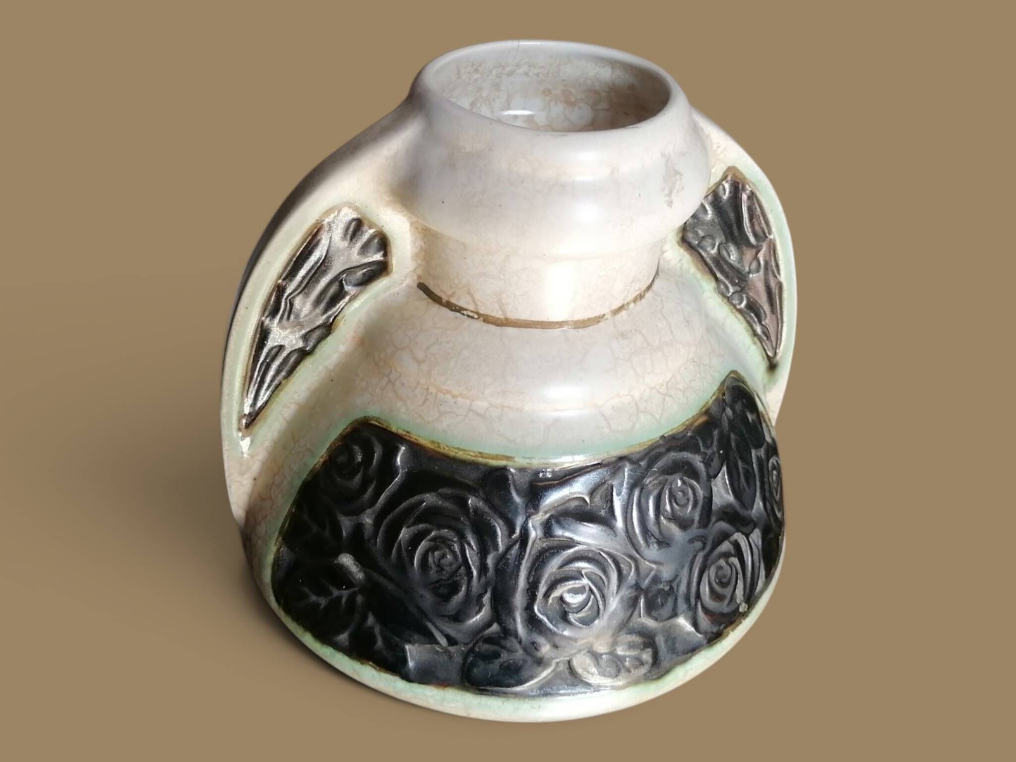 Vase à oreilles en faience craquelée art déco - Roses noires