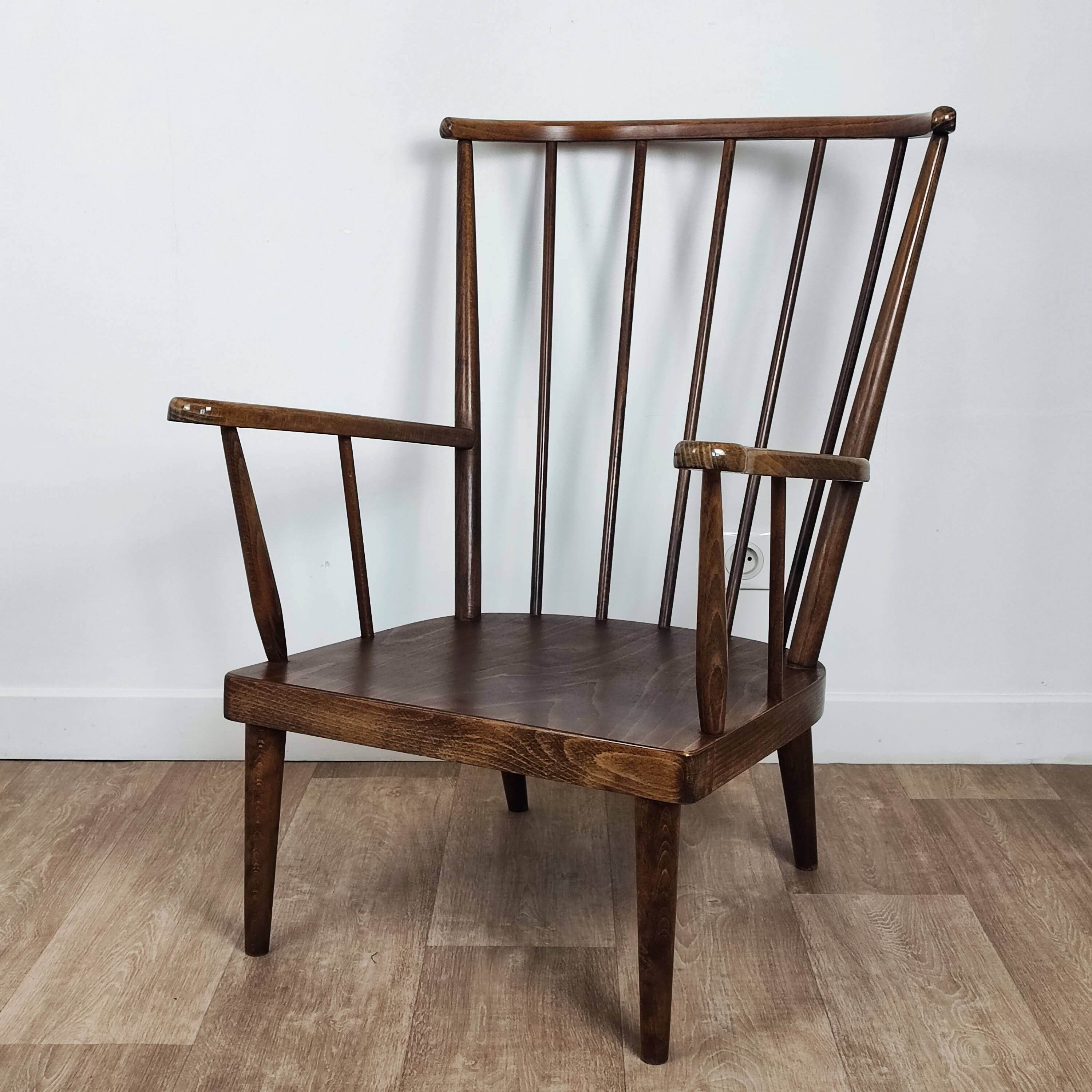 Baumann 60' fan armchair