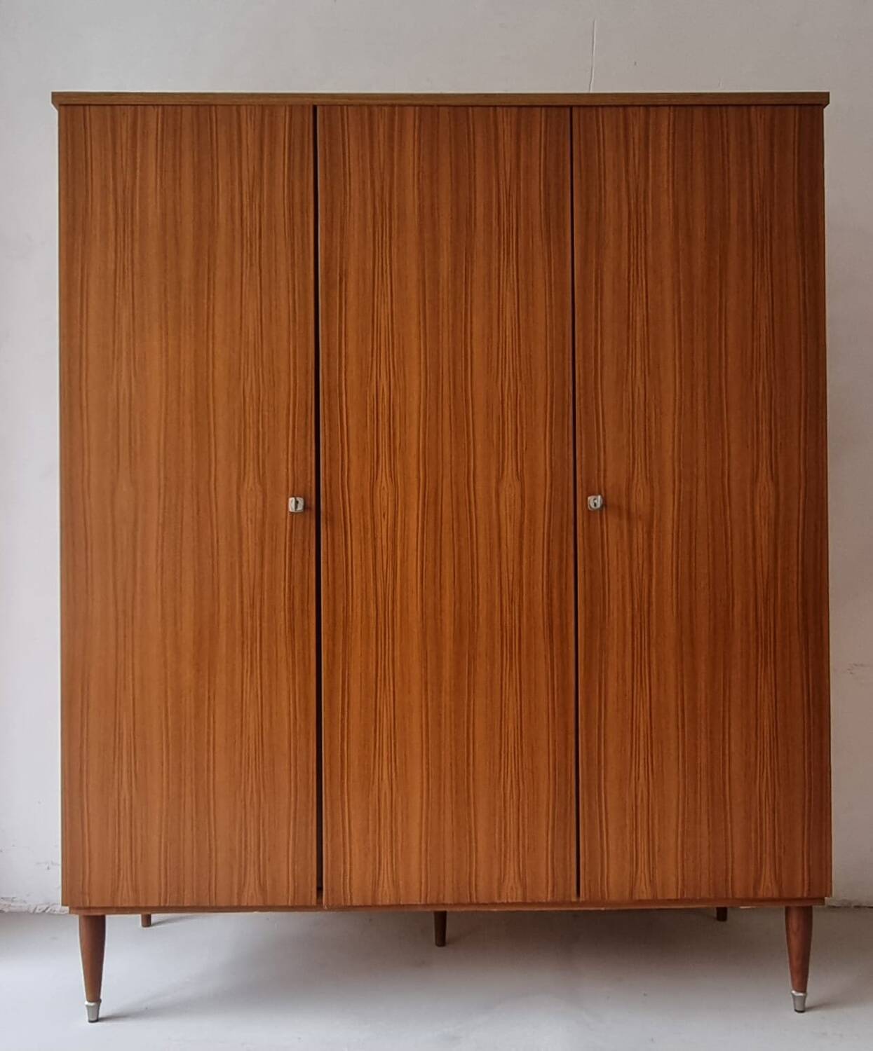 Armoire du milieu du siècle