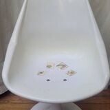 Swivel tulip chair
