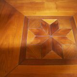 Table carrée en merisier avec abattants.