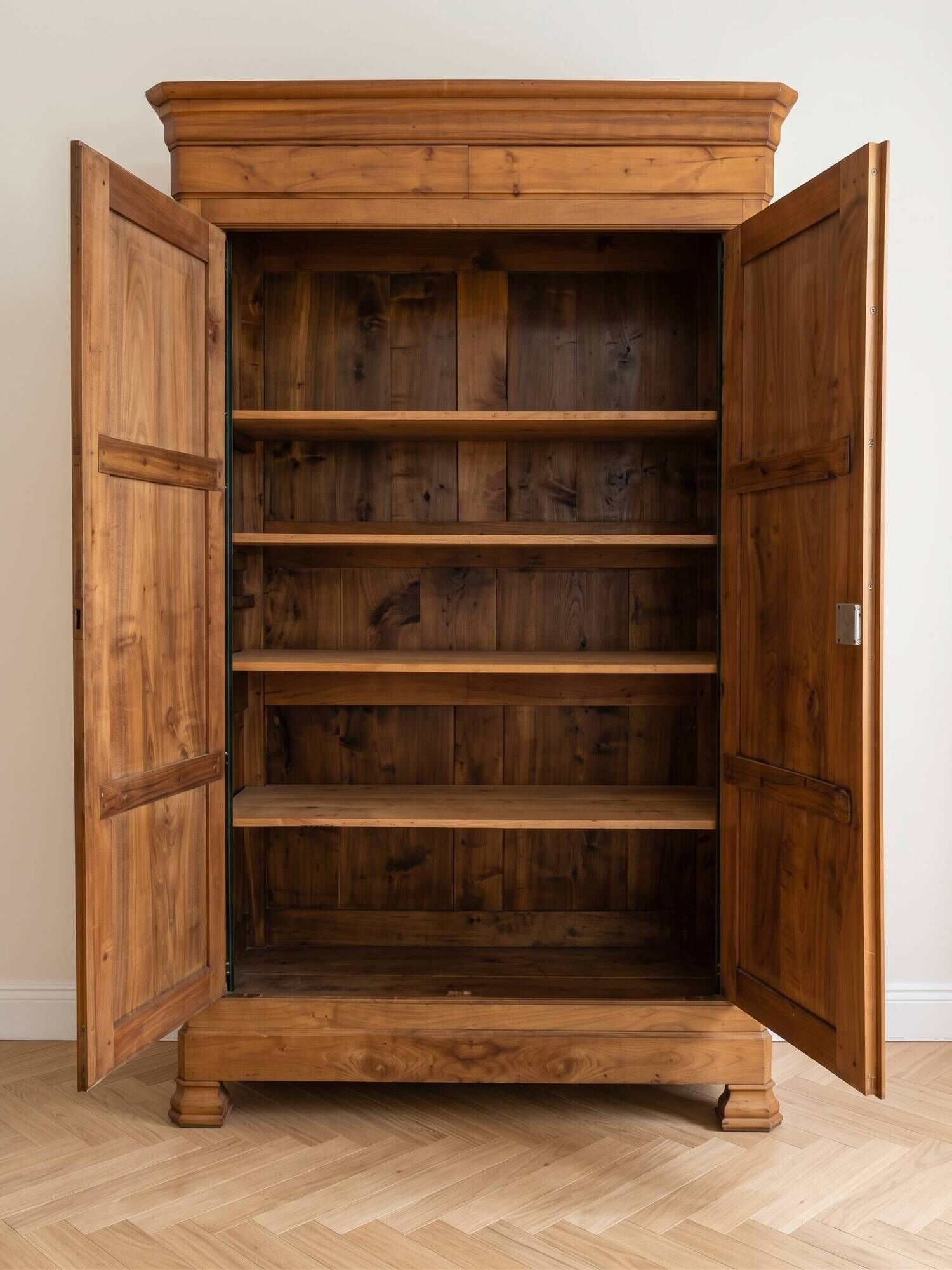 Armoire ancienne en noyer et placage papillon Ancien Bois