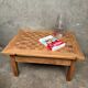 Table basse originale ancienne en bois blond doré