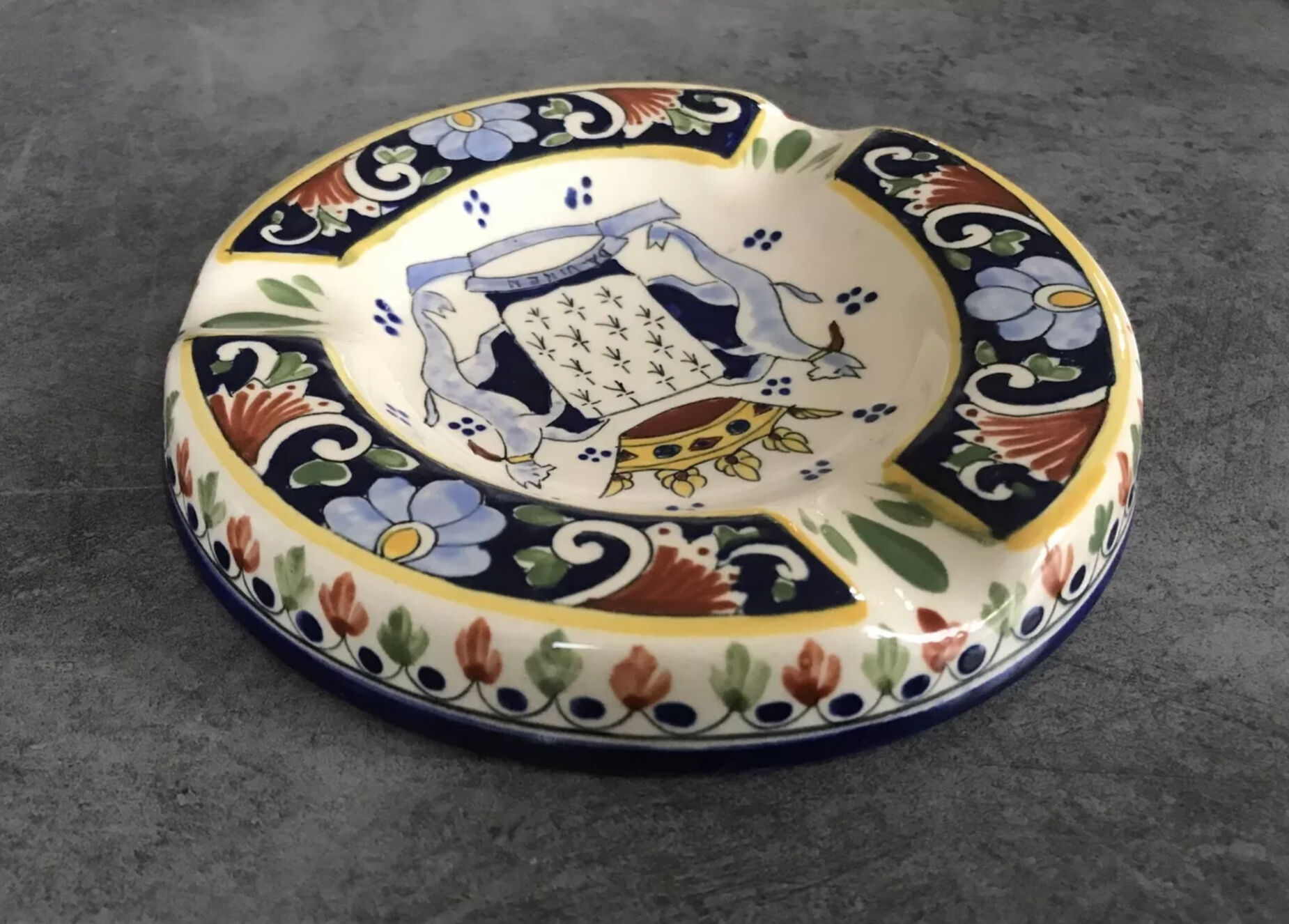 Ceramic ashtray painted coat of arms saint malo 14.5 cm