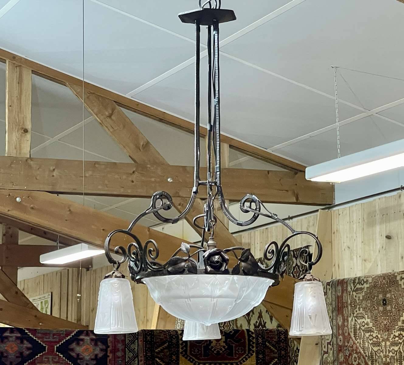 Art Deco chandelier in glass and wrought iron signed Muller Frères Luneville, 3 lights