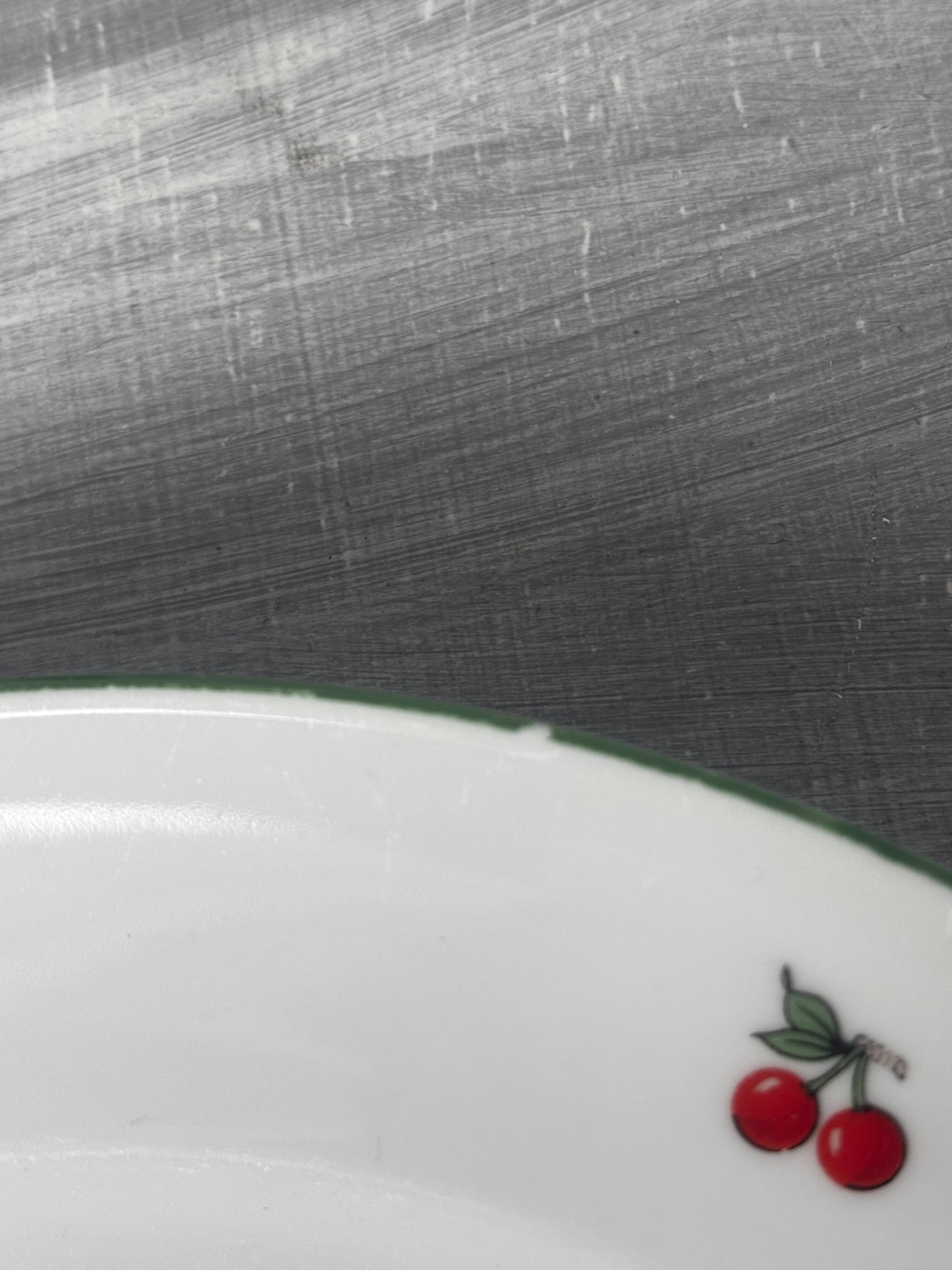 Set of 7 flat plates in porcelain Tables & Colours cherries