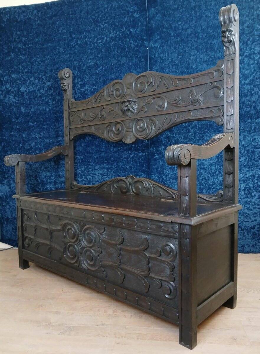 Italian Renaissance style solid wood storage bench