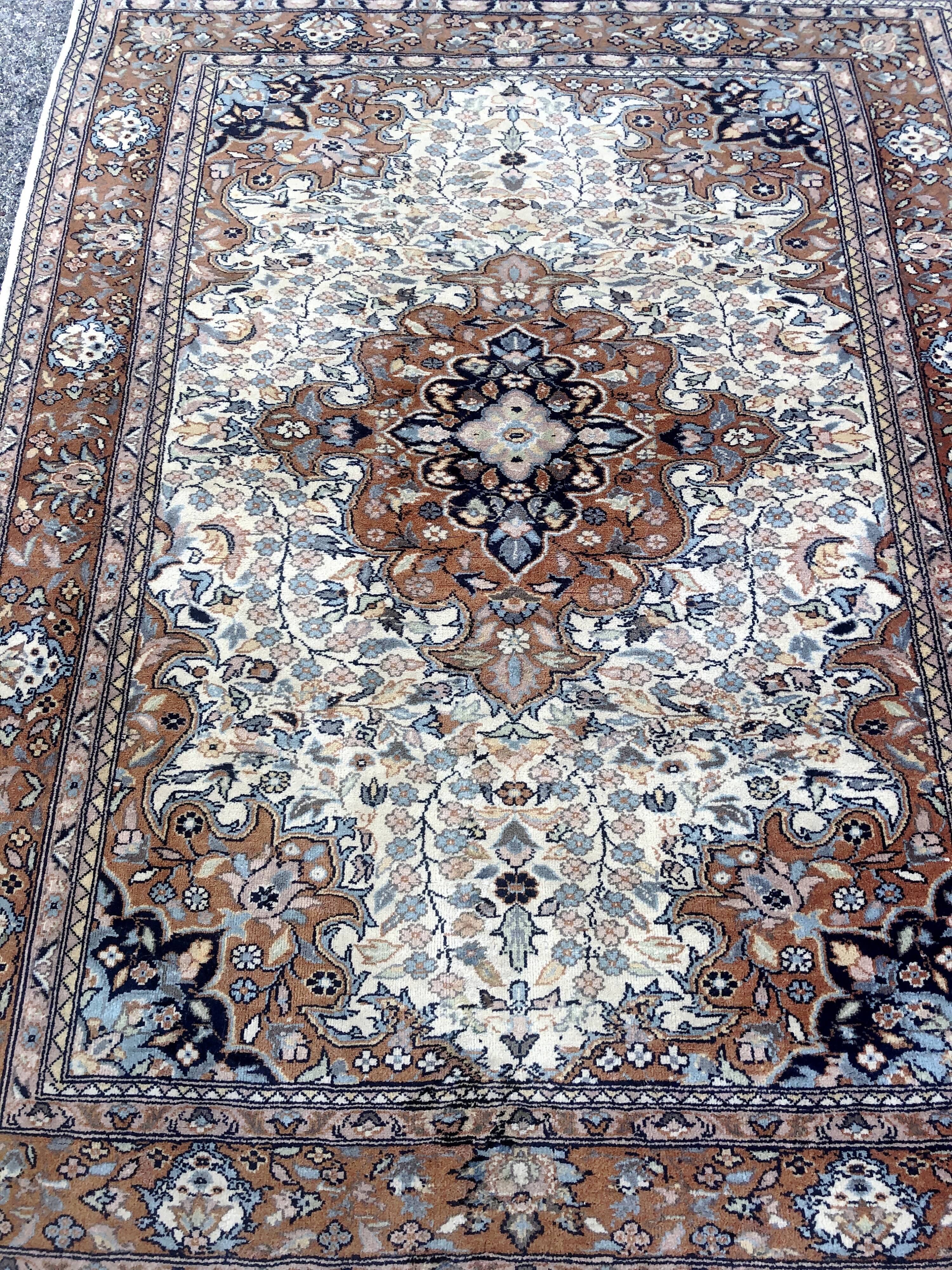 Oriental carpet Punjab India. Handmade: 1.26 X 1.64 m
