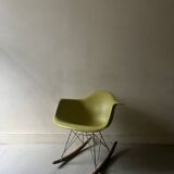Rocking chair design Eames Plastic Armchair RE RAR, edition Vitra