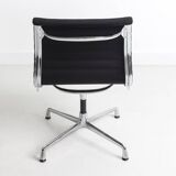 Set of 4 Eames Aluminum Group chairs model EA104-105