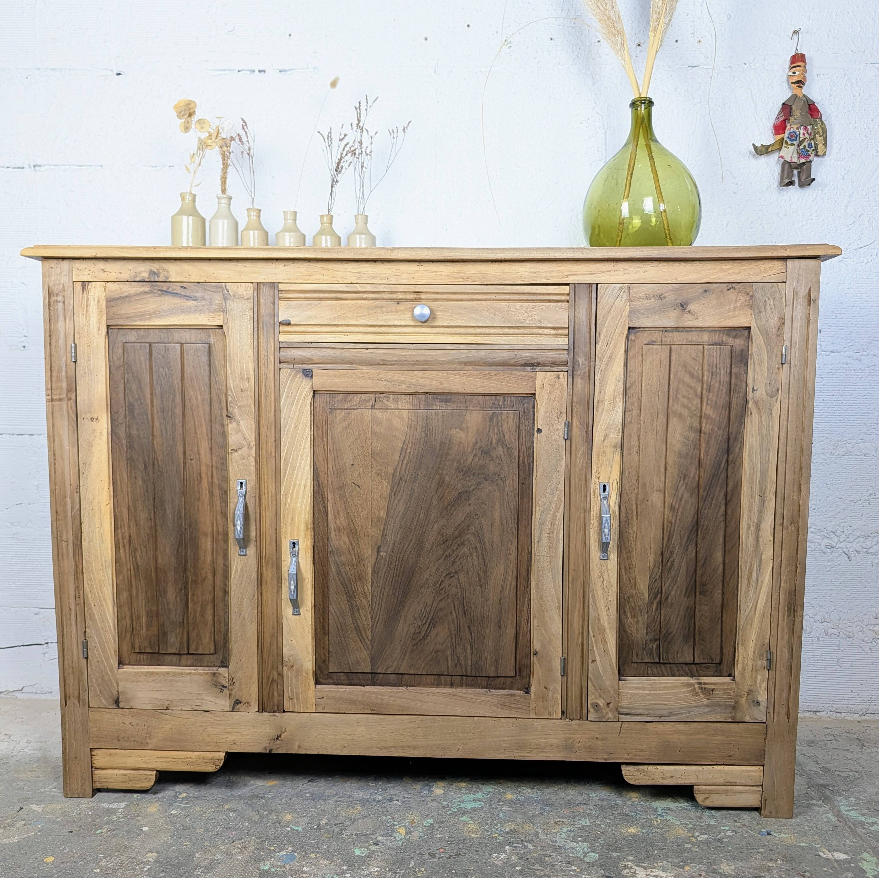 Buffet with 3 doors