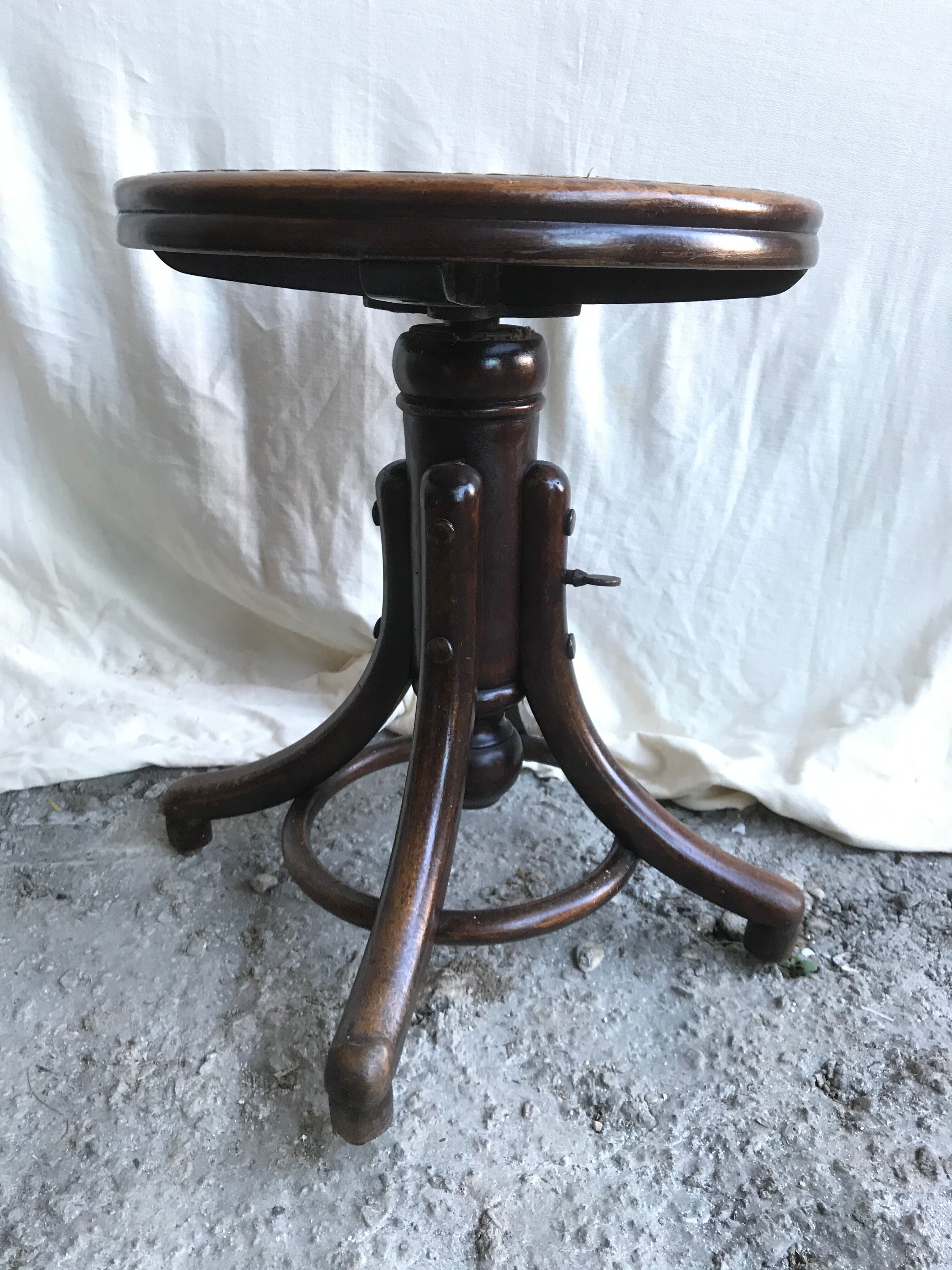 Former tabouret piano thonet by fishel wood curve assise cannée a vintage vis
